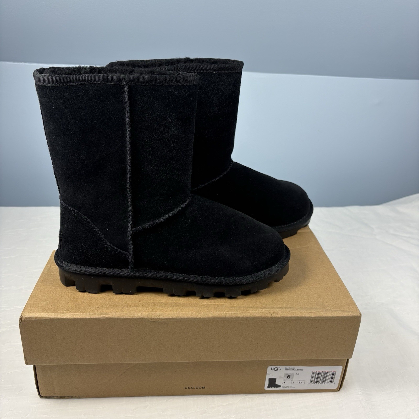 UGG Women’s Essential Short Bootie Boots Black Size 6 1115932 Box Dmg