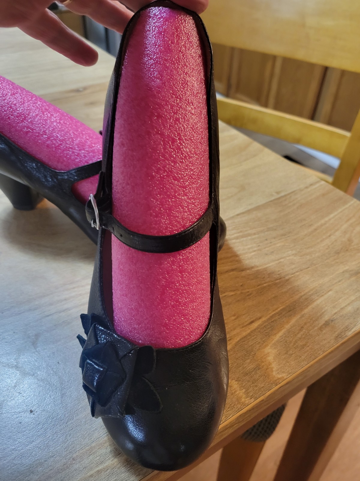 Black Leather Shallow Toe Mary Jane Style Pump By NAYA sz 9-W. Immaculate Condtn