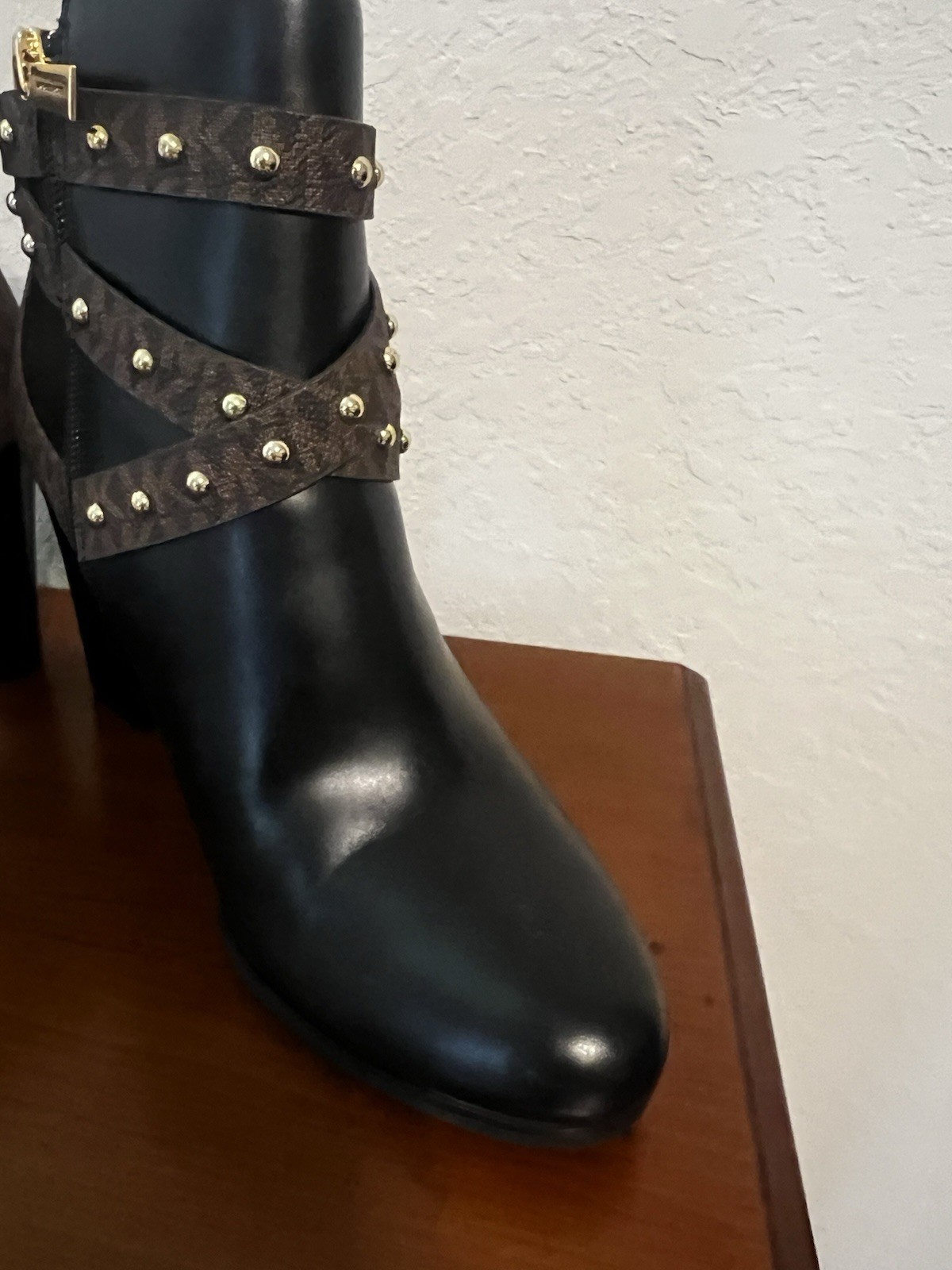 Michael Kors Women’s Ankle Bootie Black Brown Logo Studded Zip Leather US 10