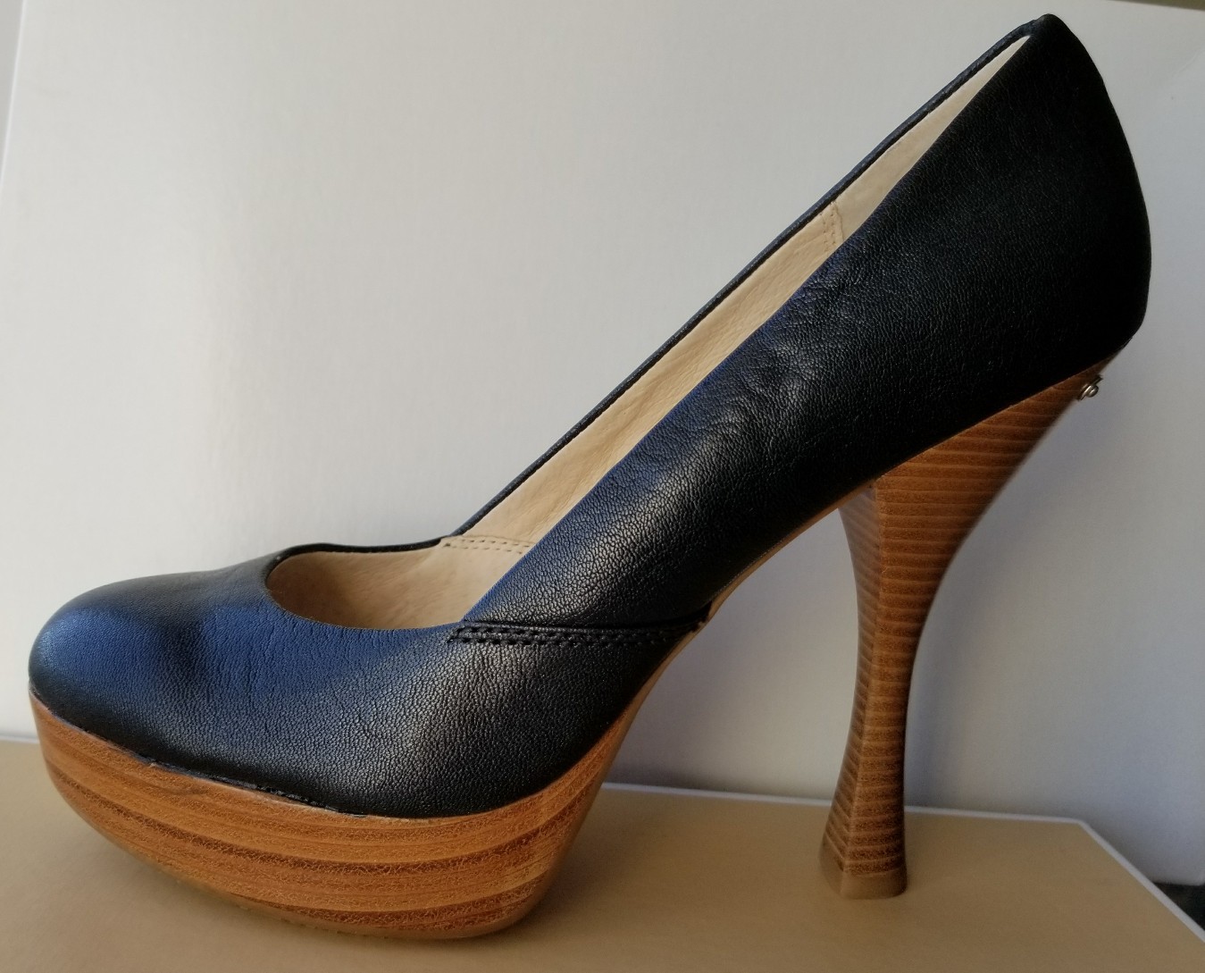 Michael KORS MK BELINDA SILVER LOGO PLATE ROUND TOE PUMPS US 10 I LOVE SHOES