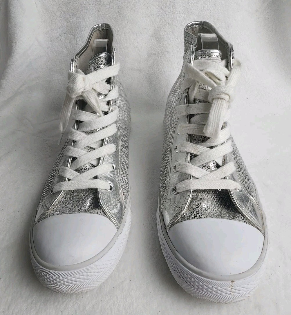 Gotta Flurt Silver Sequin/ White Women’s High Top Shoes 11 Destiny