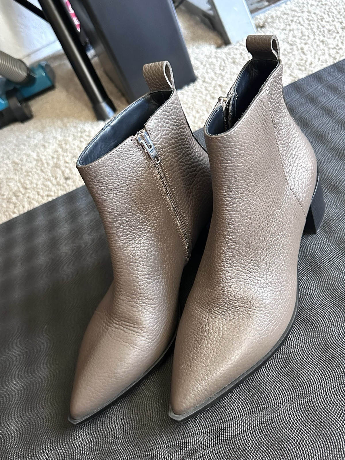 Everlane The Boss Boot Olive Taupe Pointed Toe US 7 Leather Made Italy
