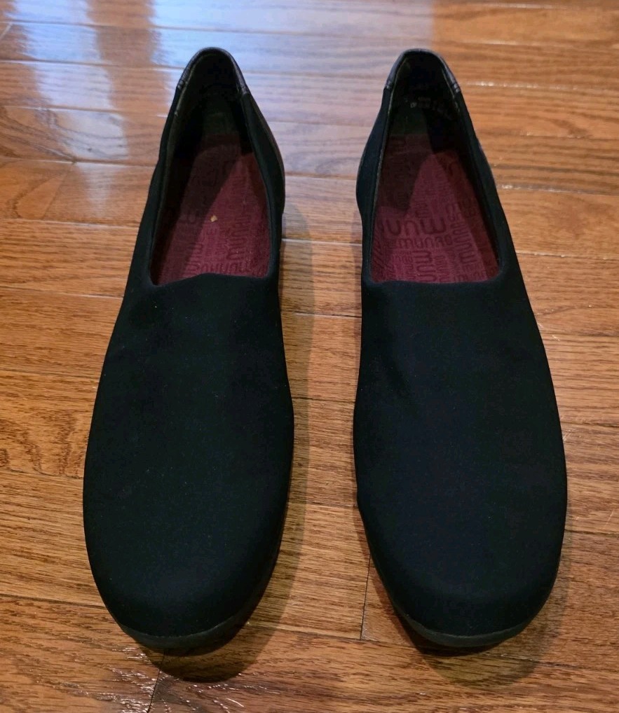 Munro Traveler Slip on Shoes *Size 11* Black *See Description *