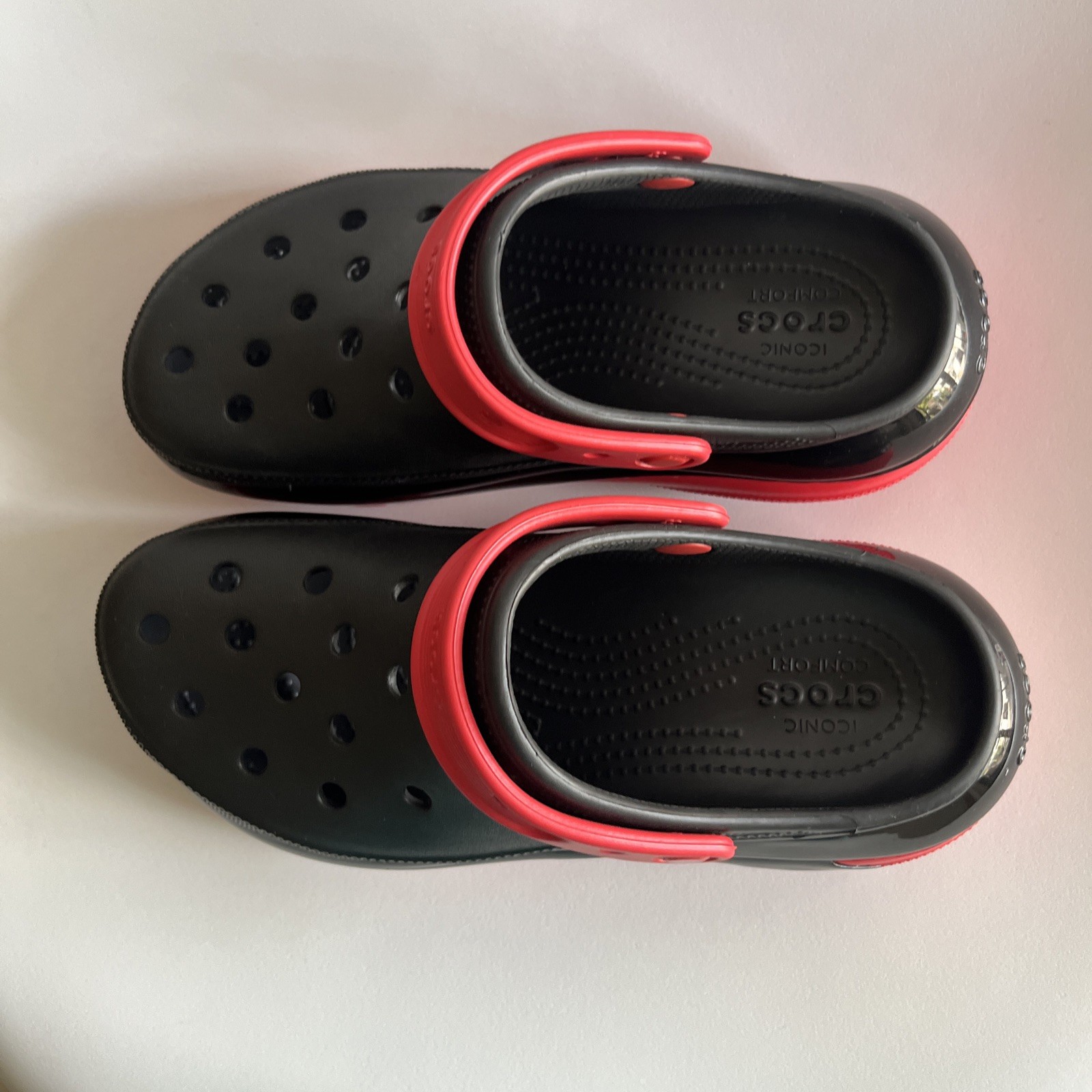 Crocs Mega Crush Clog black red womens Right W7 Left W8 mismatched pair adaptive