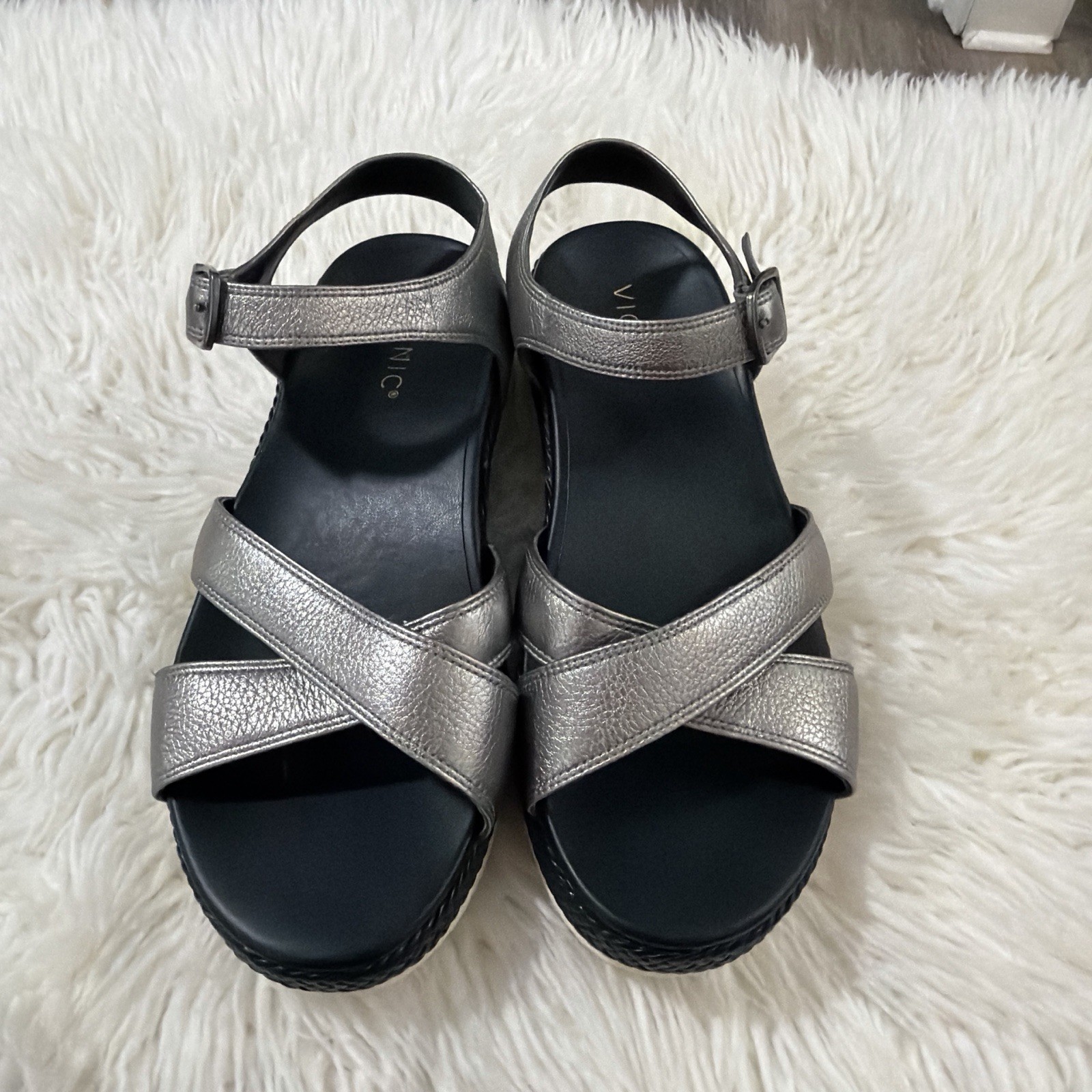 Vionic Women’s Leather Mar Wedge Sandals .Metallic Silver Size 8.5