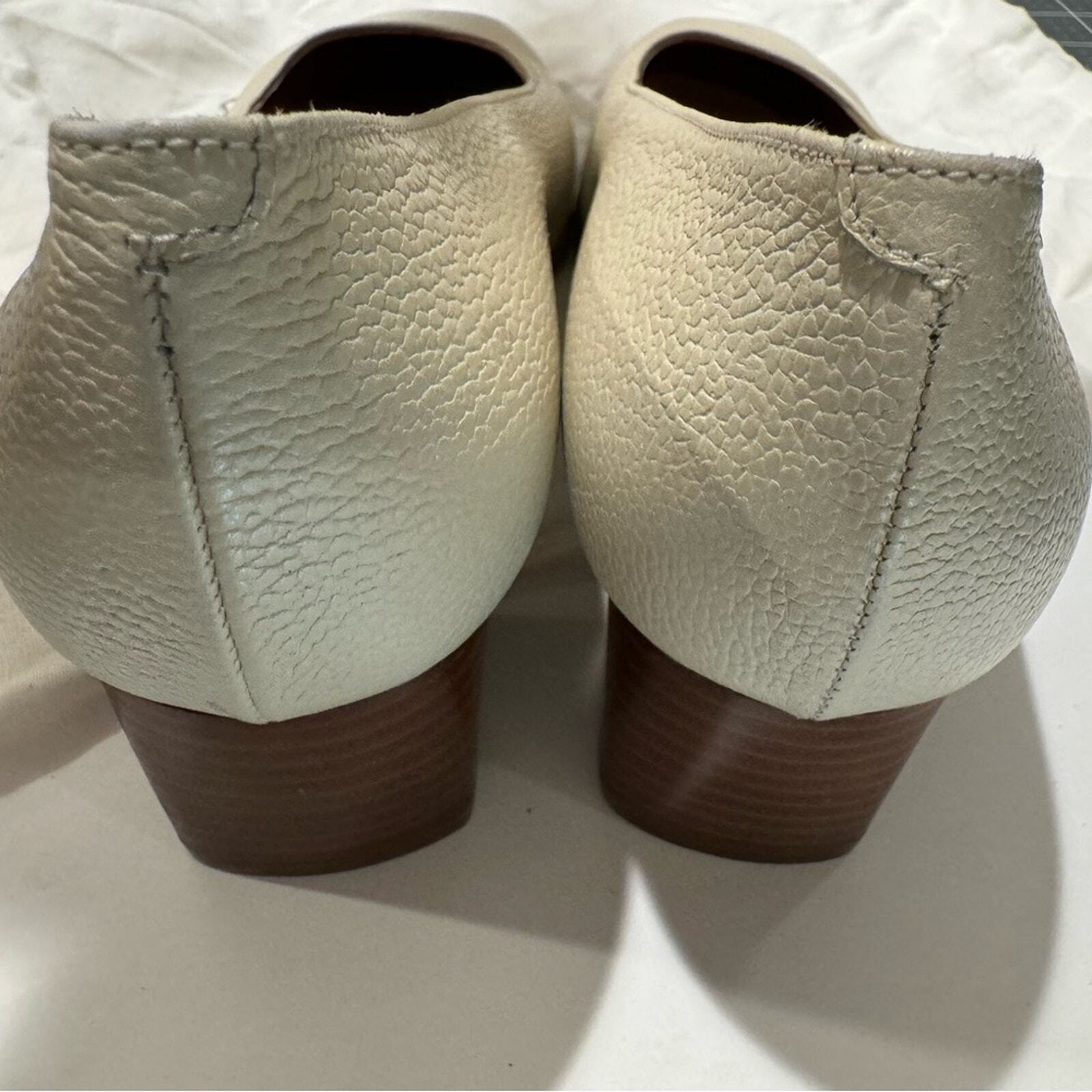 A. Testoni Beige Leather Heels 3″ Square Toe Italy Designer Size 5.5 w/ Dust Bag