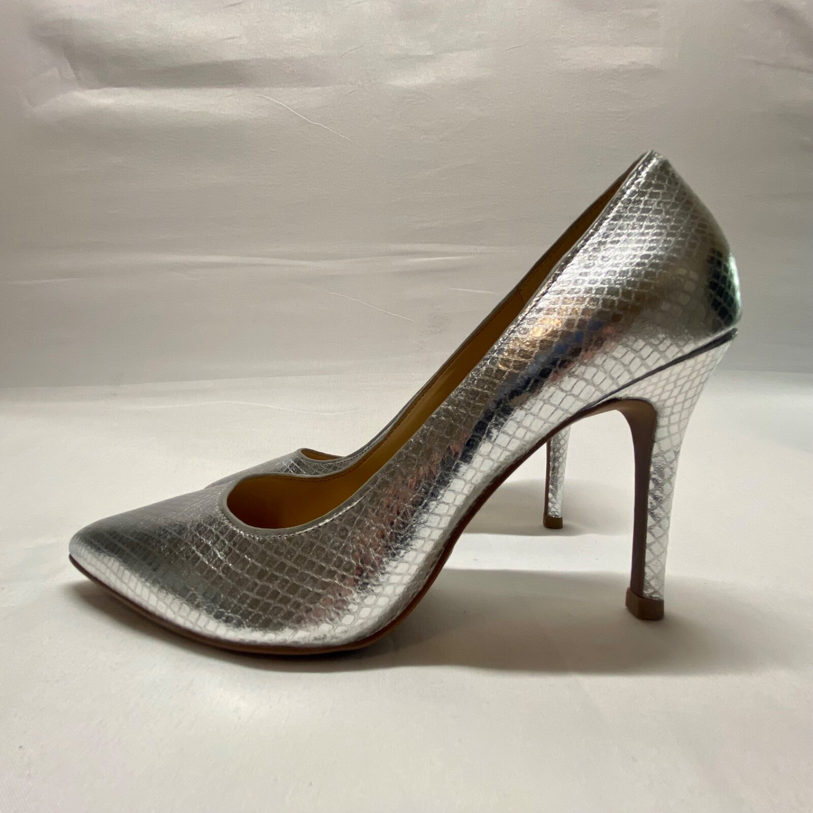 Michael Kors Claire Pump Women’s 7 Metalic Silver Snakeskin Embossed Leather GUC