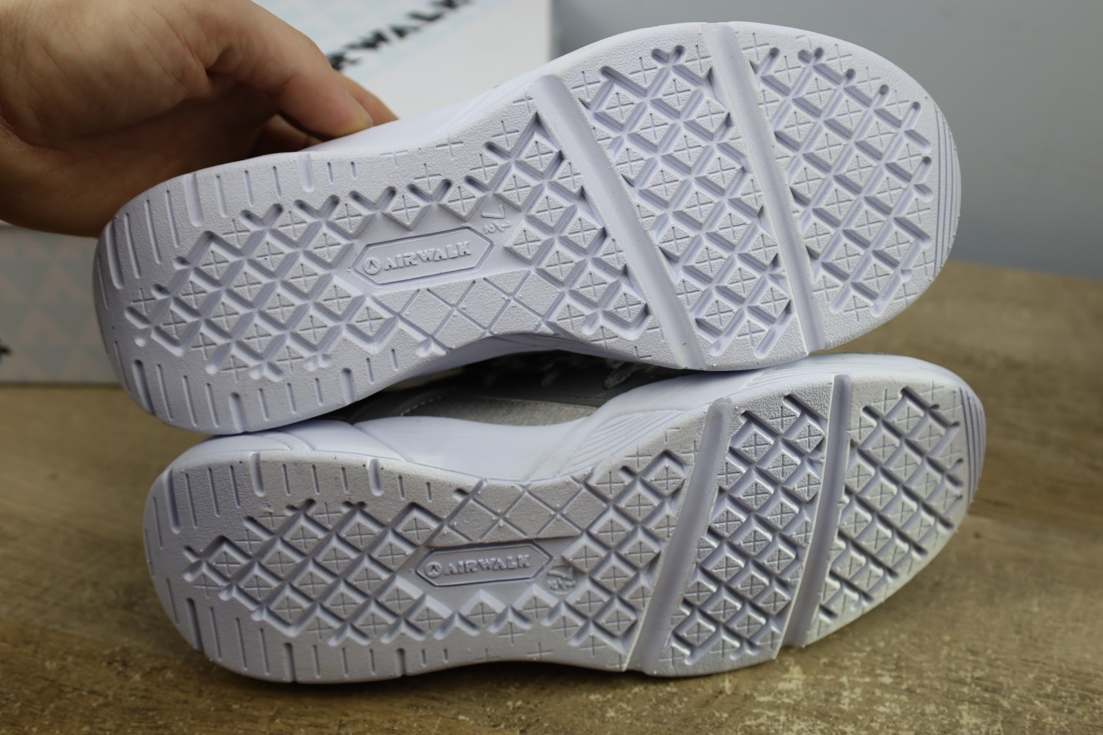 Airwalk Grey Jersey Flash Women’s Sneakers Tennis Shoes, Size 8