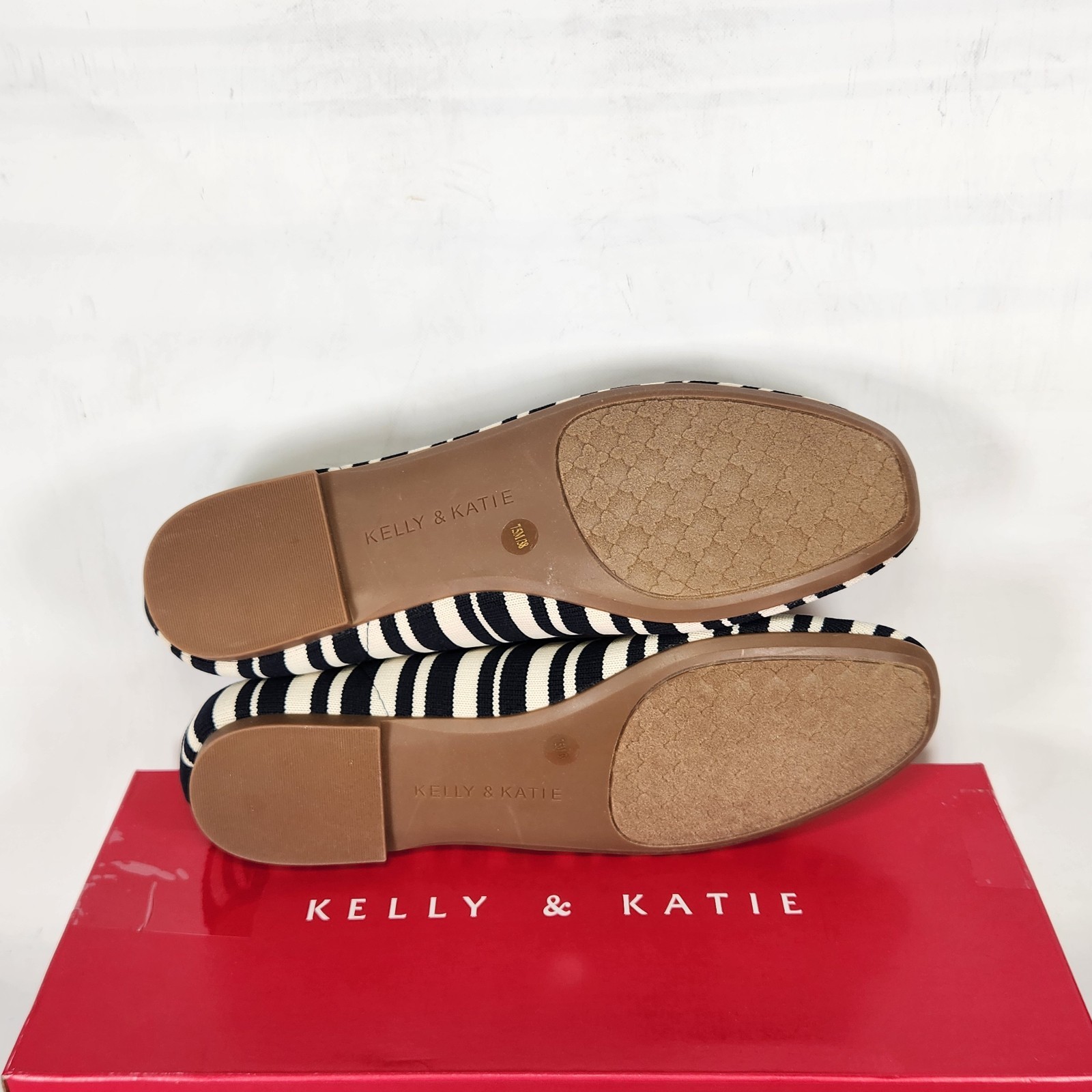 7.5 WOM – Kelly & Katie Tajah – Navy / Off White Stripe Knit