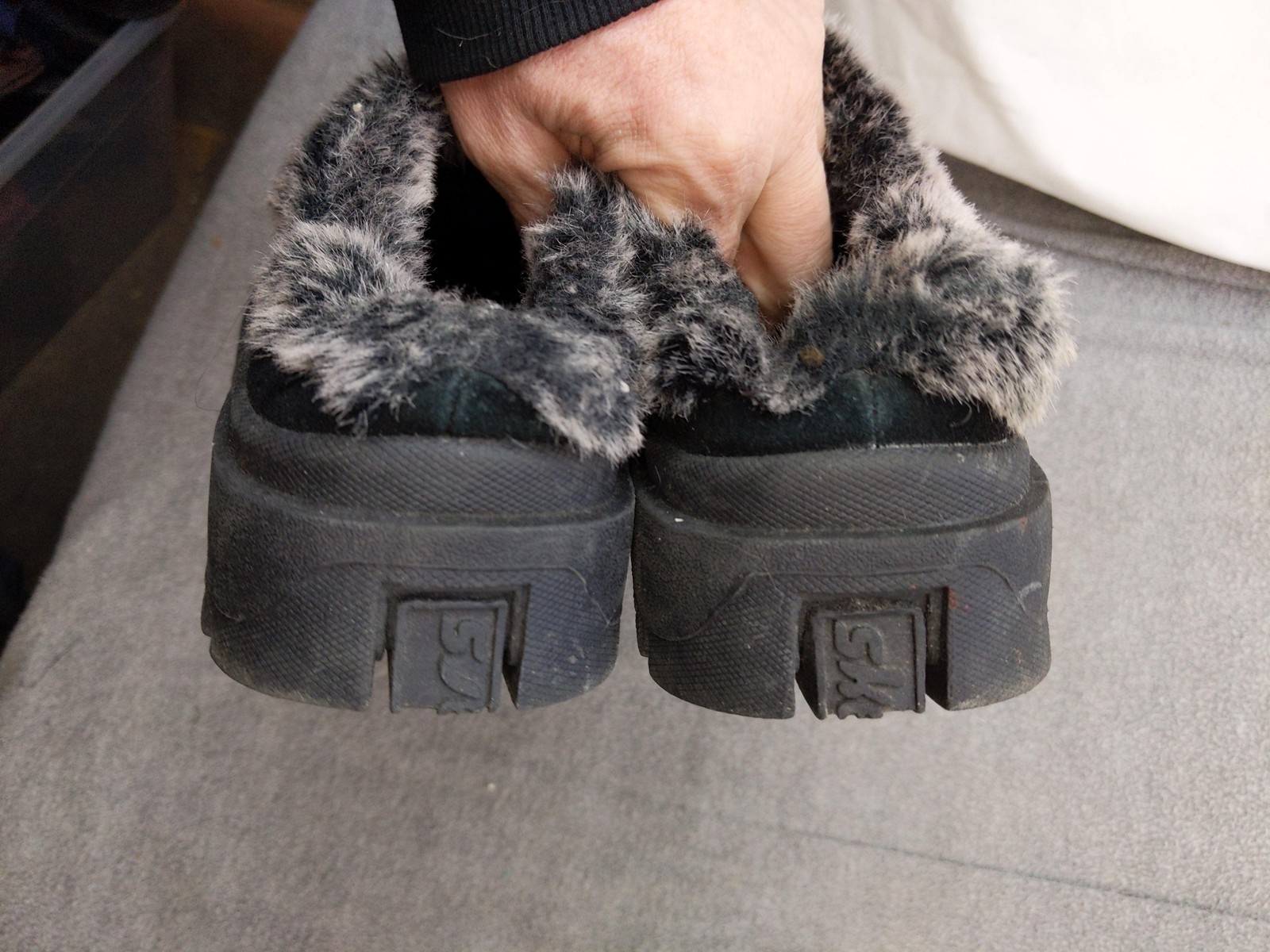 Skechers Asana Clog Shoes Womens 7.5 Black Suede Faux Fur Slippers 45708