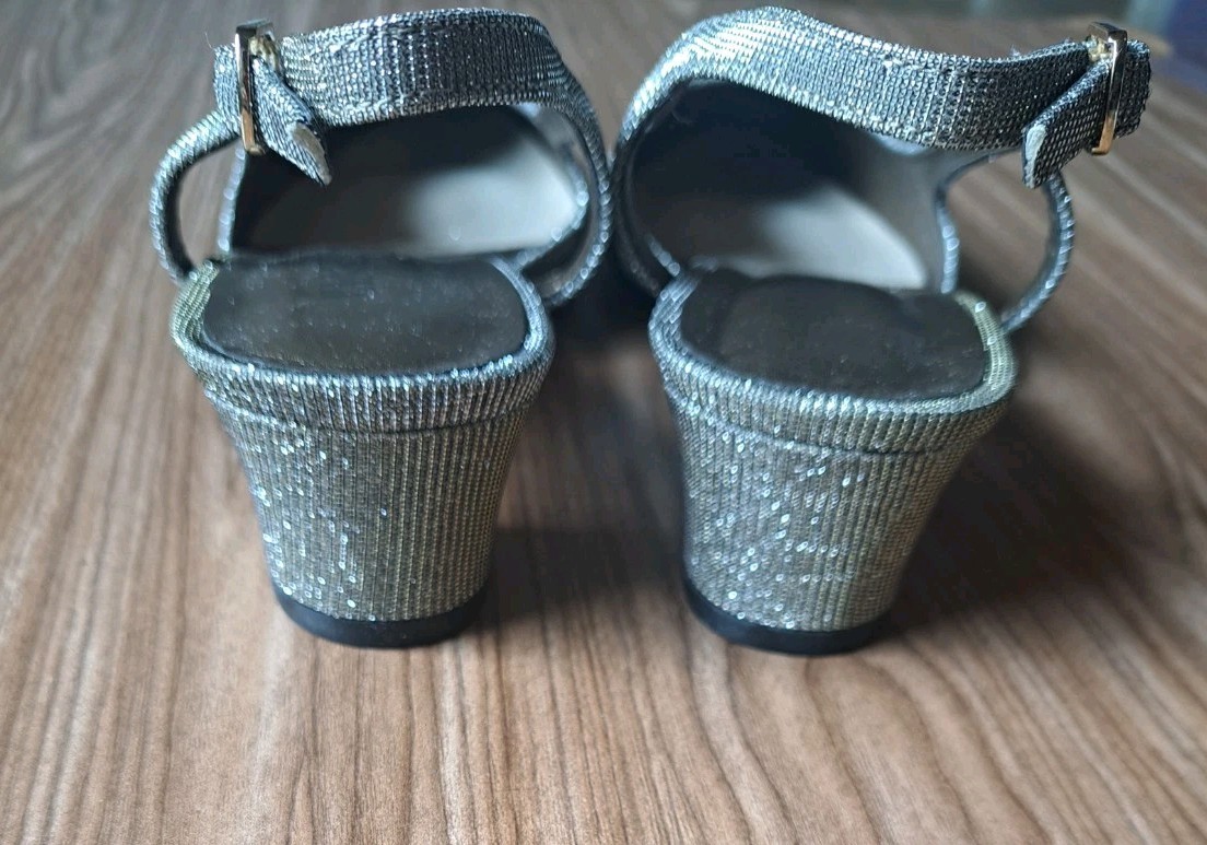 VANELi Di Notte Aliz Slingback Pumps Metallic Silver Cap Toe 7.5N Italy Preppy