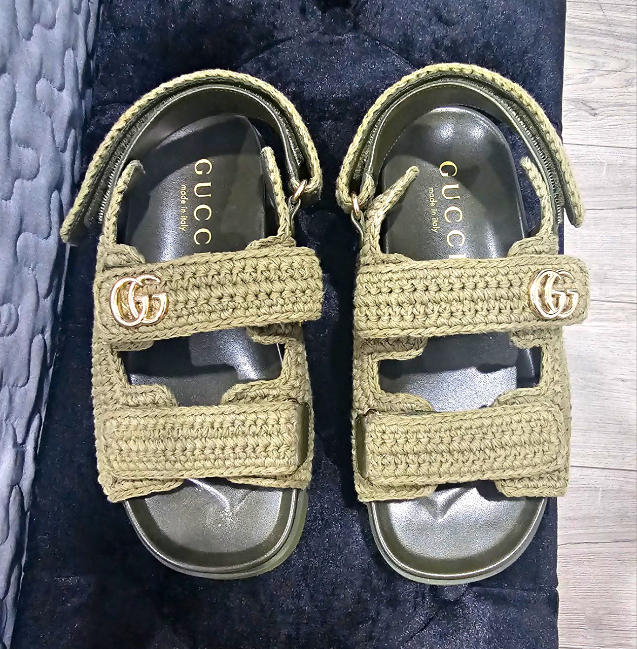 Gucci Green Leather Strappy Hook & Loop Sandals Logo Accent Womens 7