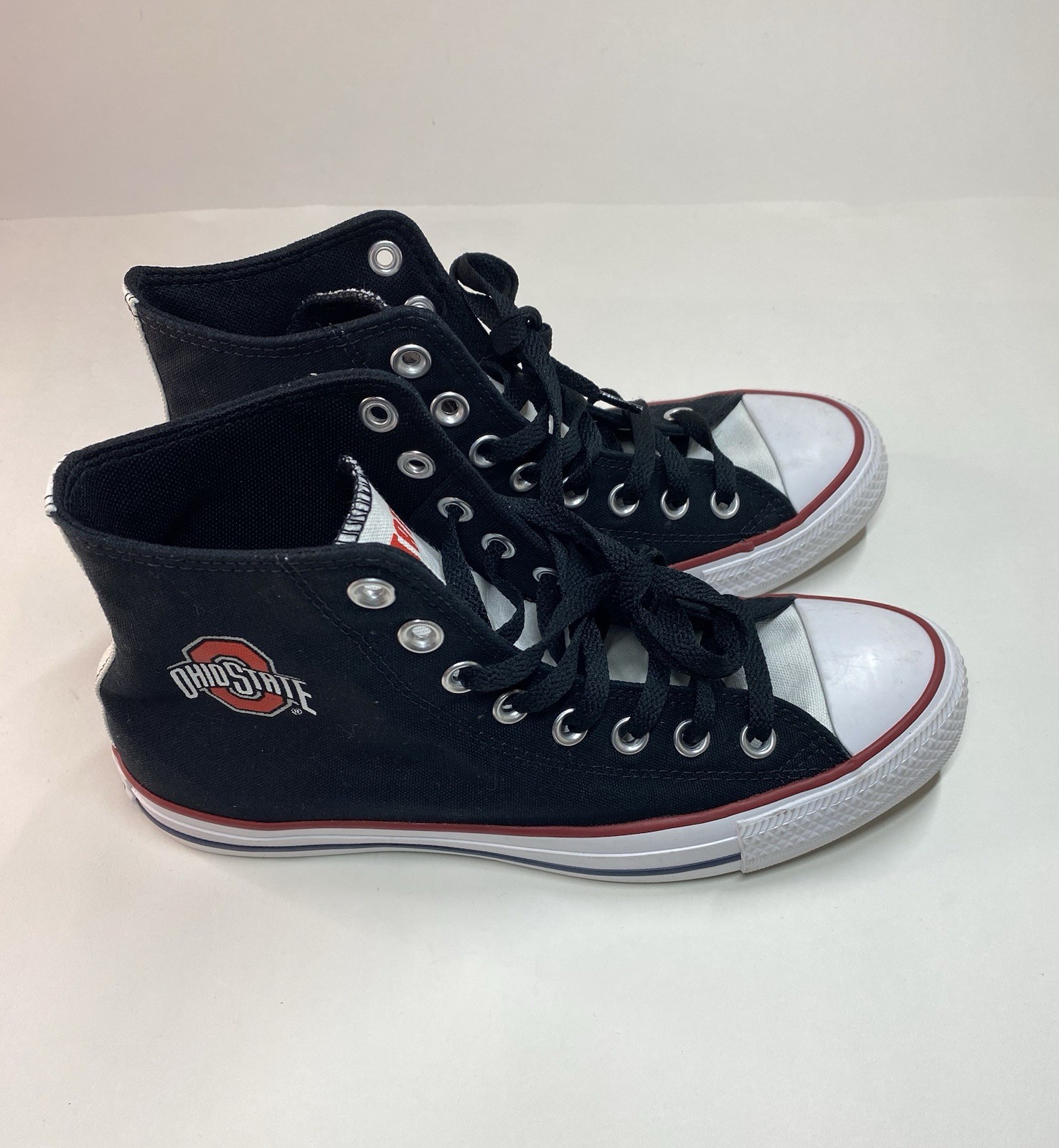 Converse Chuck Taylor (OHIO STATE) University of OSU. 6.5 men / 8.5 women🌞