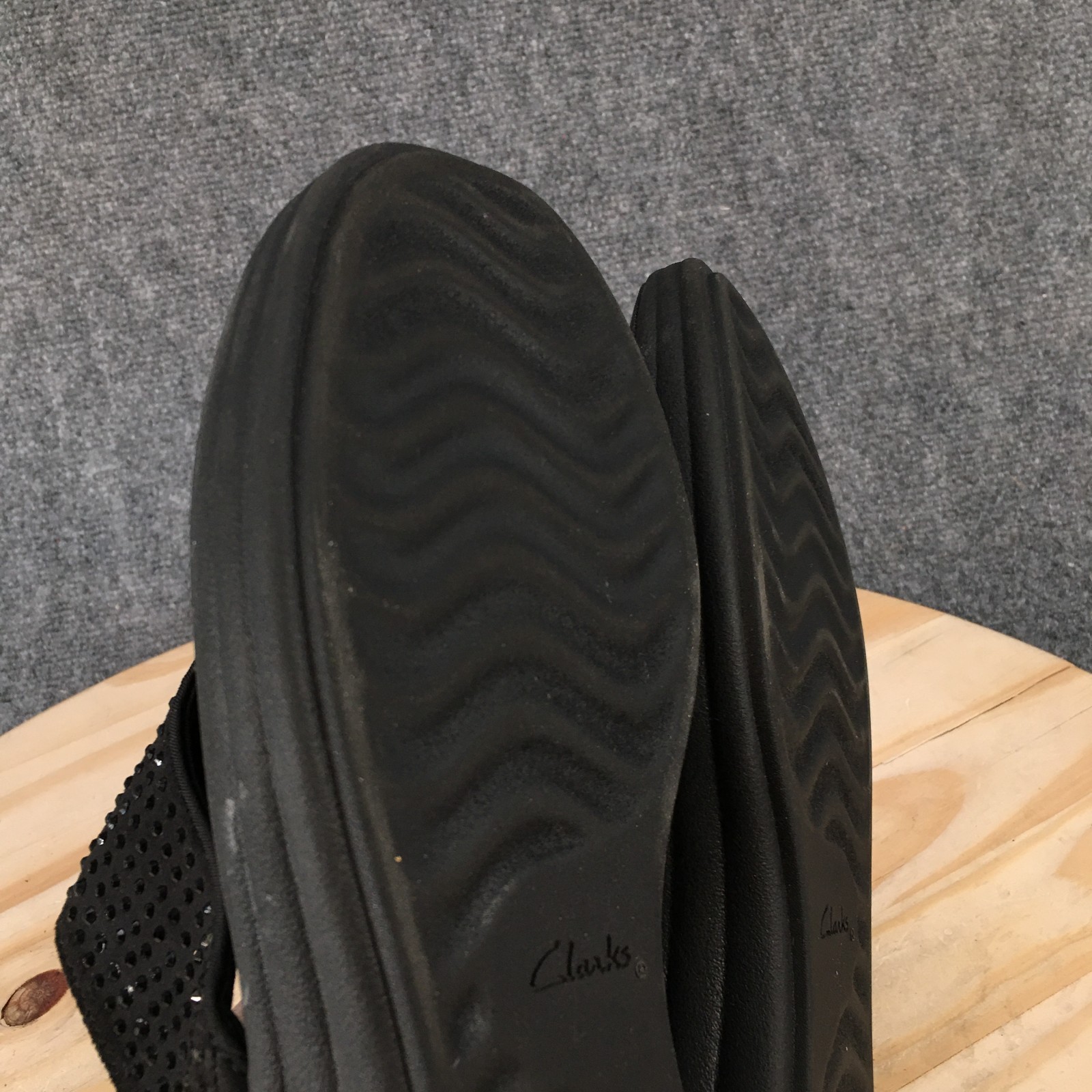 Clarks Sandals Womens 10 M Drift Jaunt Studded Slip On Thong Wedge Black Fabric