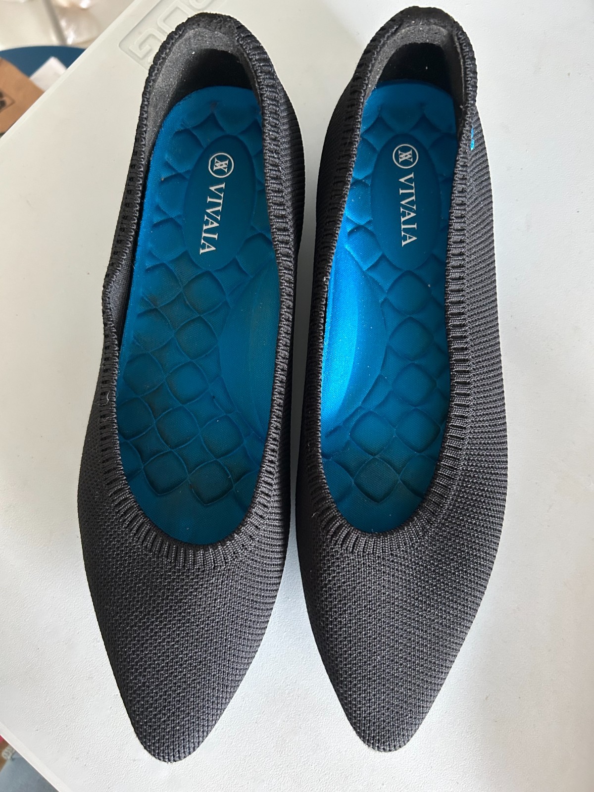 Vivaia womens pointed toe flats, back with blue detail, size 8.5, excellent cond