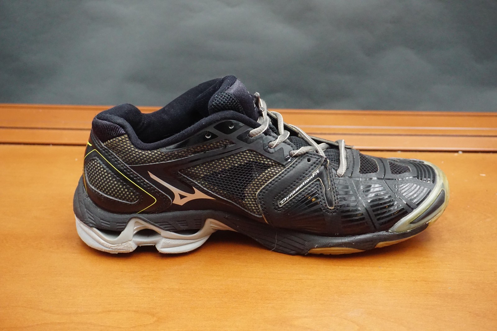 Mizuno Wave Lightning RX2 Shoes Womens 8.5 Black Mesh Lace Up Low Top Volleyball