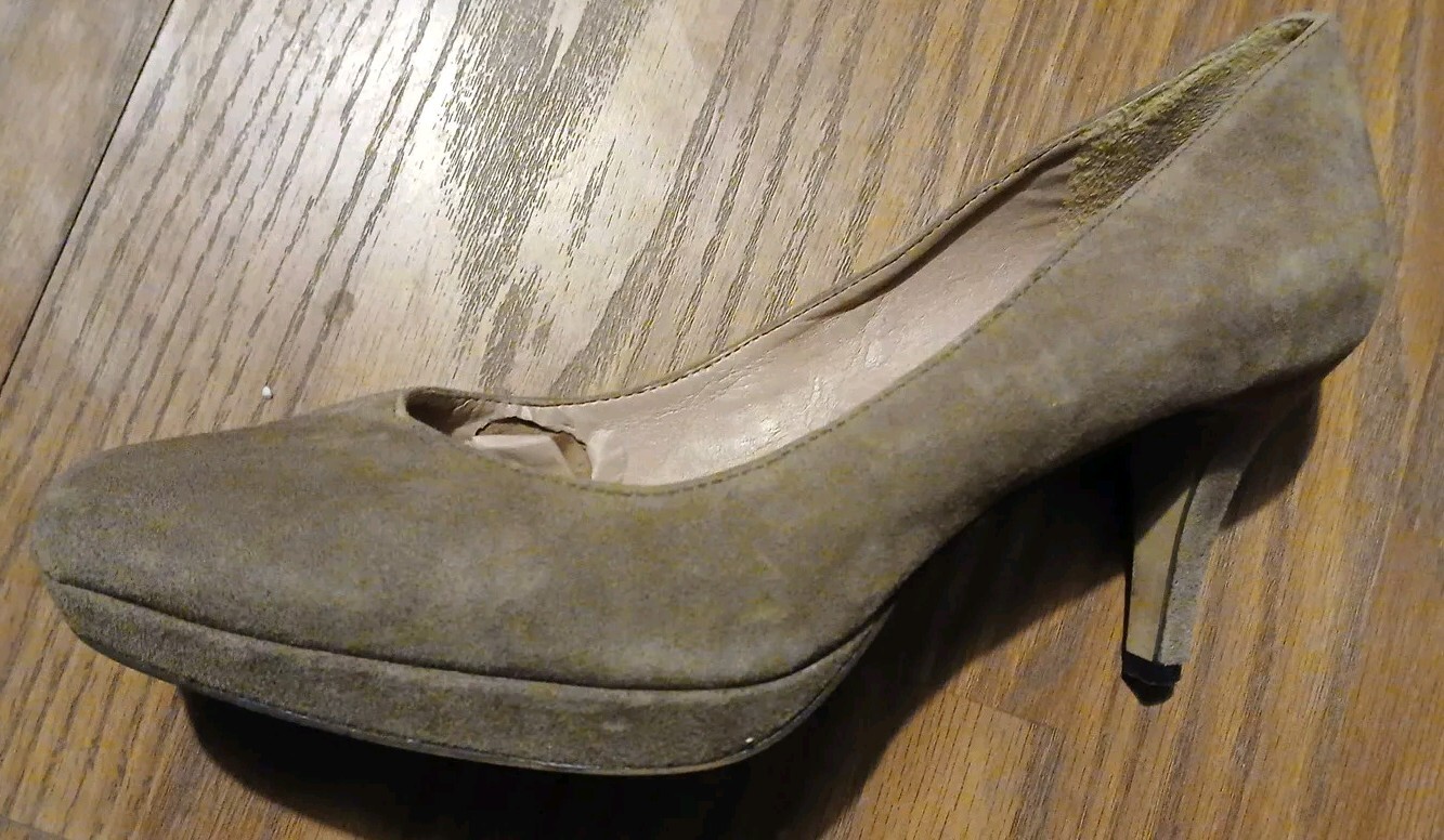 Women’s Size 9.5 M Vince Camuto Beige Suede High Heels- Please See Description