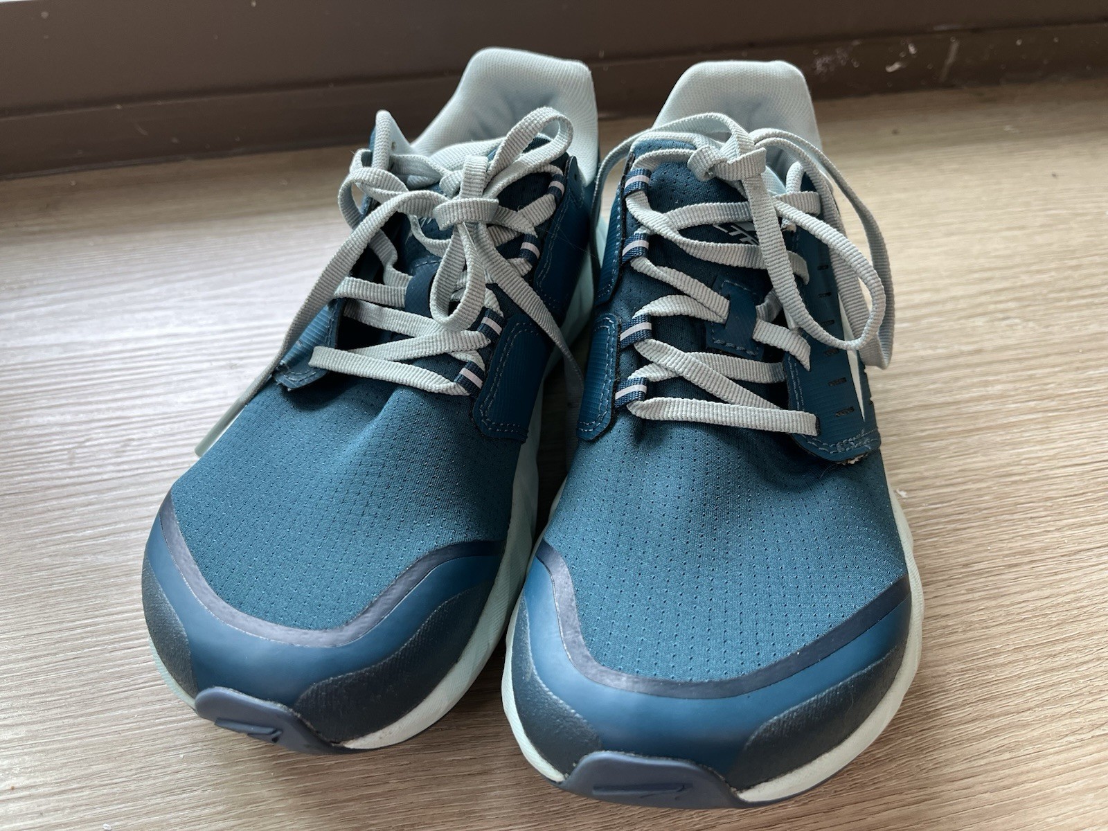 Altra Women 9 Running Shoes Blue Superior 5 Lightweight Cushioned Trail Sneaker