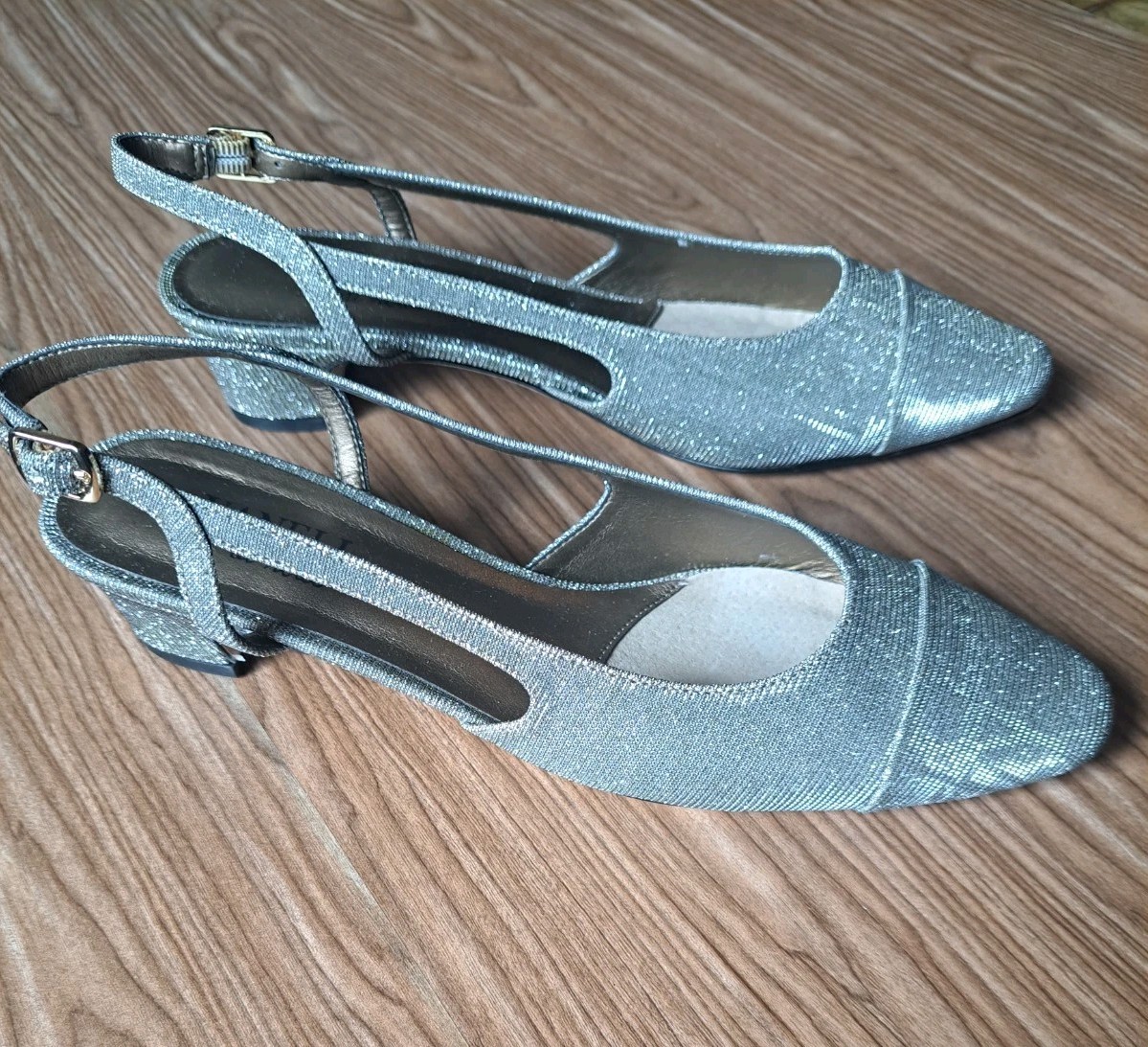 VANELi Di Notte Aliz Slingback Pumps Metallic Silver Cap Toe 7.5N Italy Preppy