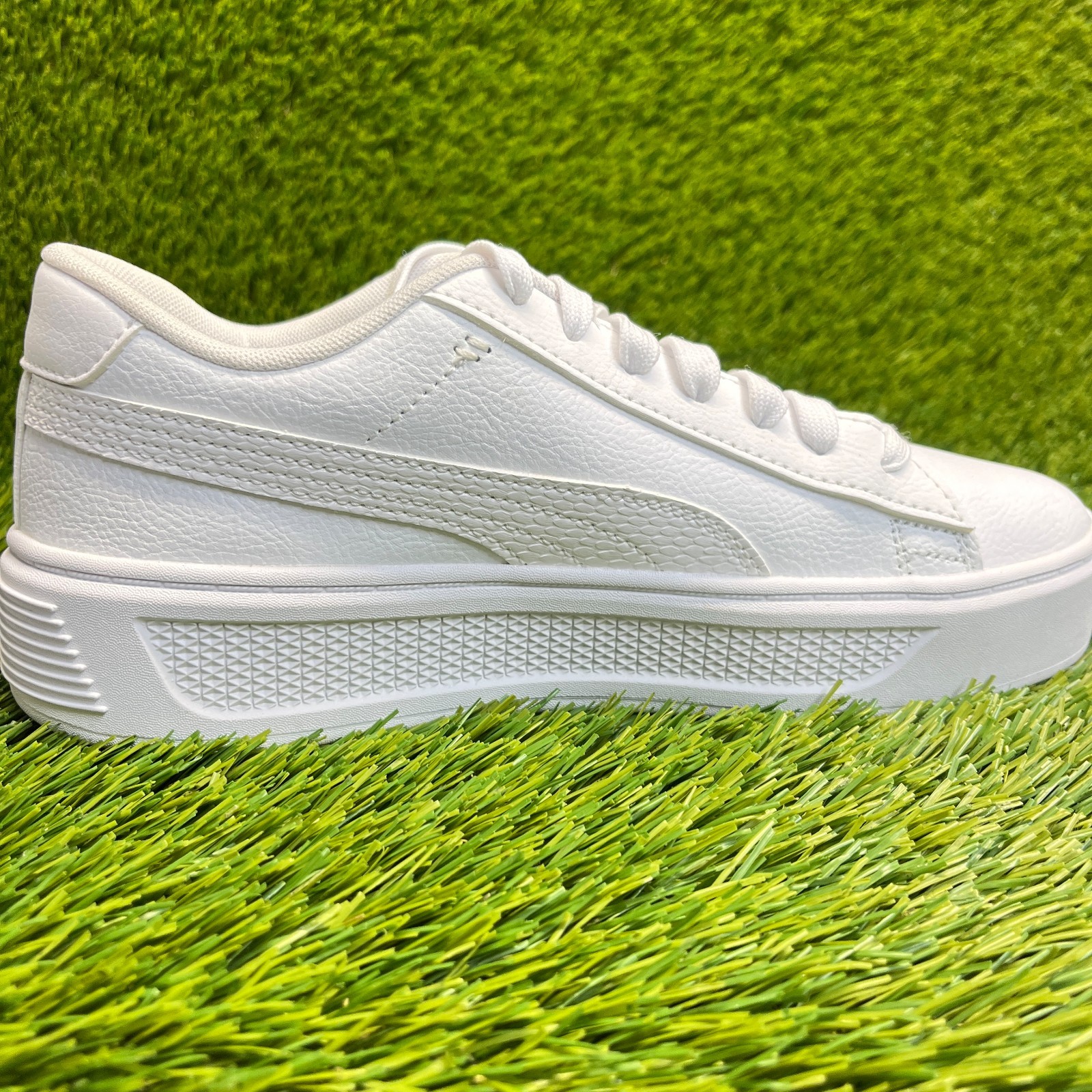Puma Smash Platform V3 Reptile Womens Size 7.5 White Athletic Shoes Sneakers