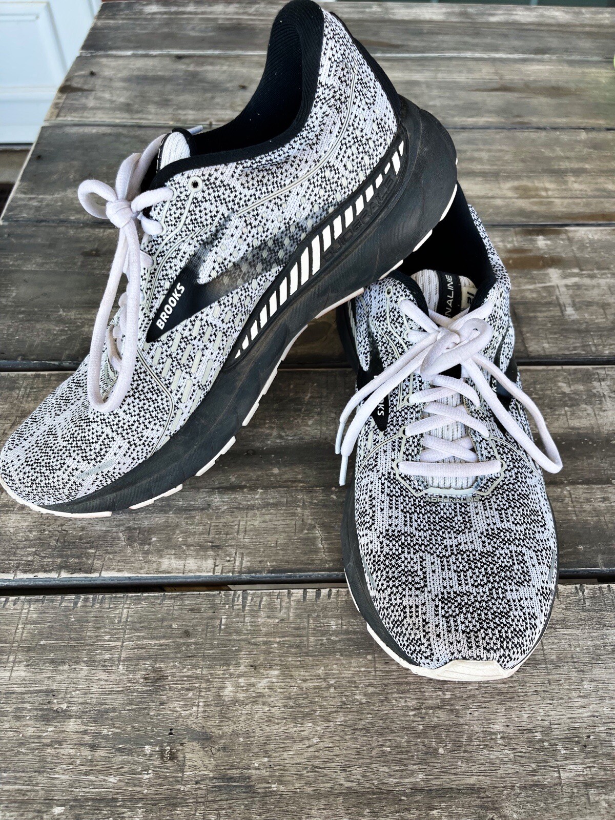 Nice Brooks Adrenaline GTS 21 Black Gray White 120329-1B-135 Sz 10 Sneaker VGC