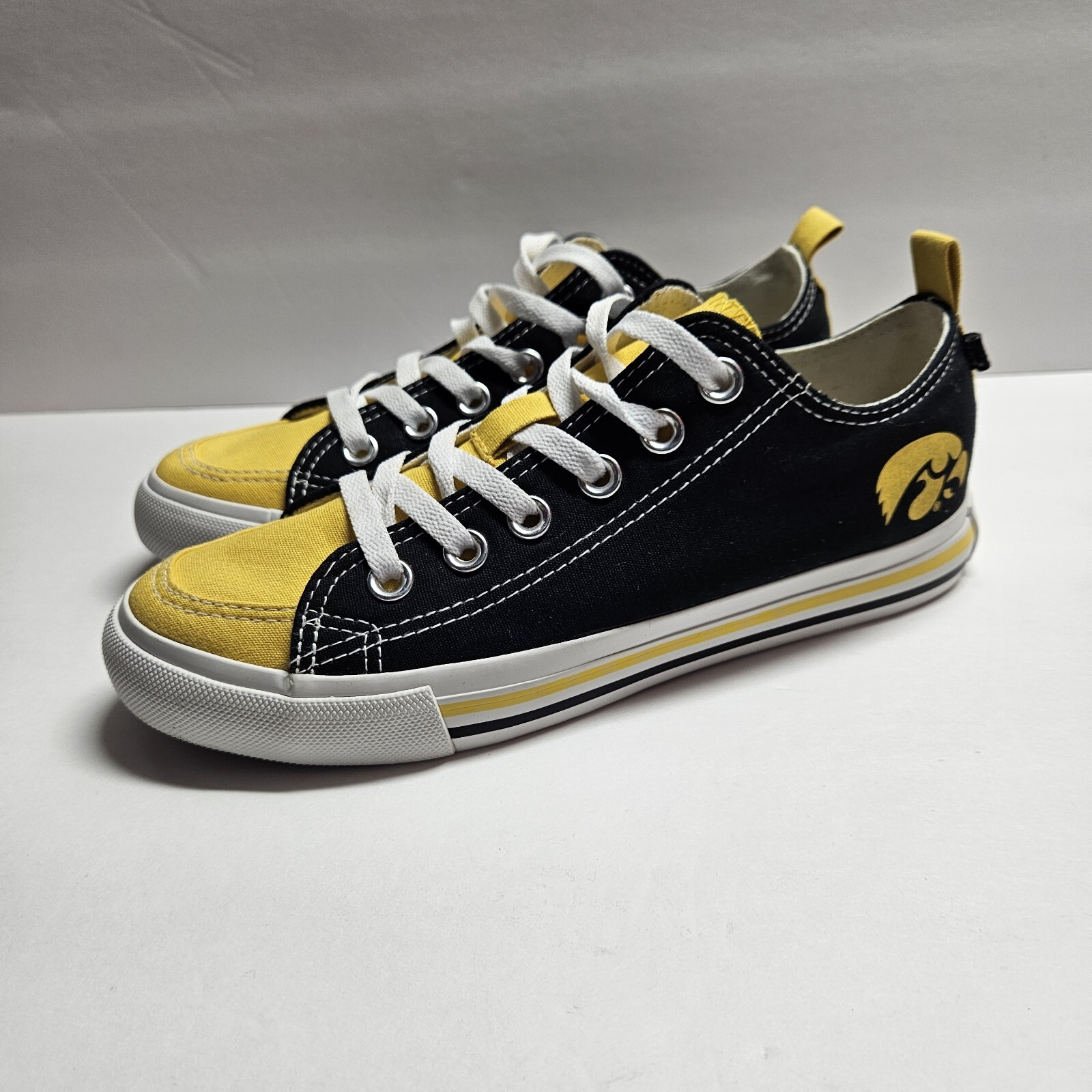 Skicks Iowa Hawkeyes Low Top Sneakers Shoes Size 7M Women