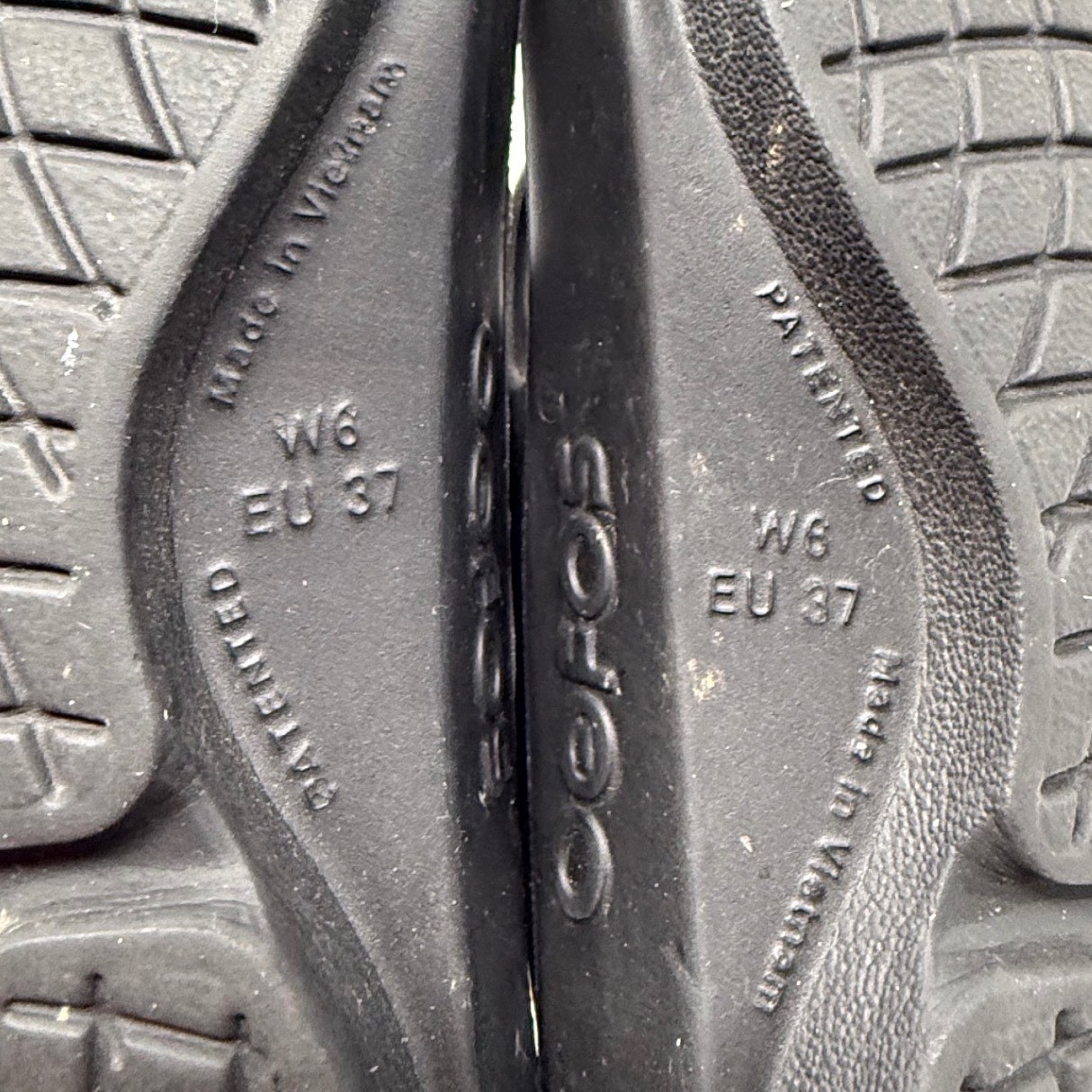 OOFOS OOlala Recovery Sandals Metallic Champagne Womens W6 EU 37 Flip Flops
