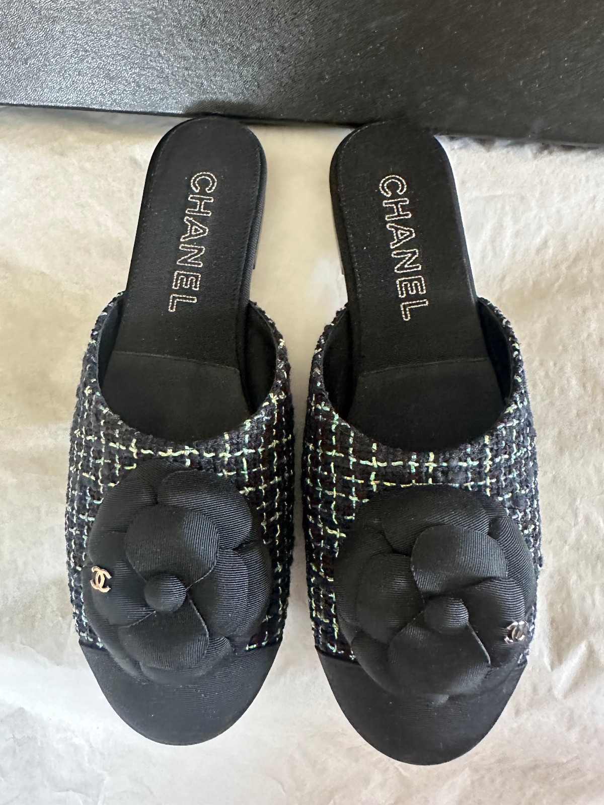 (1) Chanel 17S CC Black Green Tweed Grosgrain Mules Shoes – Size 39.5 – US 9 1/2