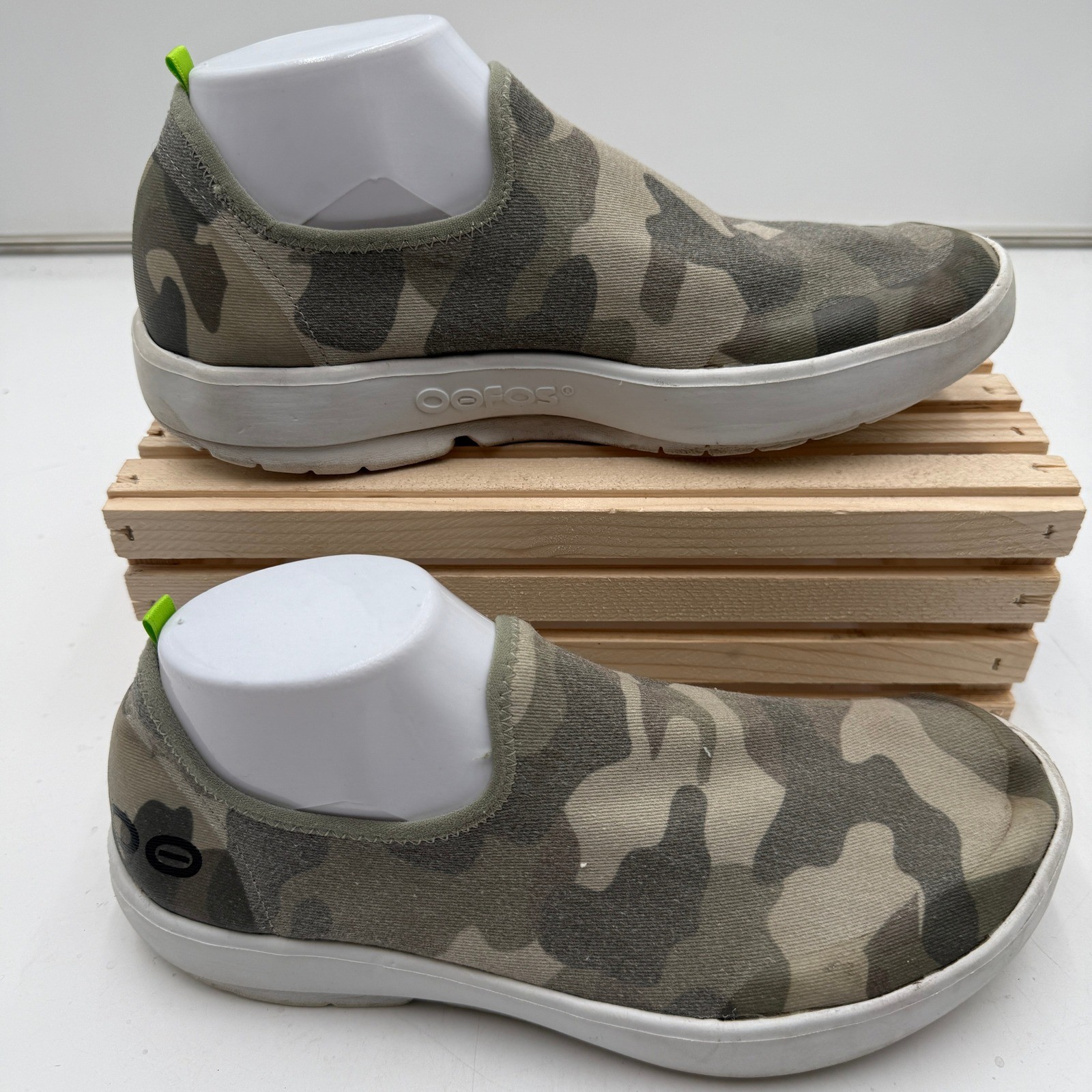 OOFOS OOmg EeZee Low Shoes Women’s Camo Slip On Recovery Sneakers Size 11