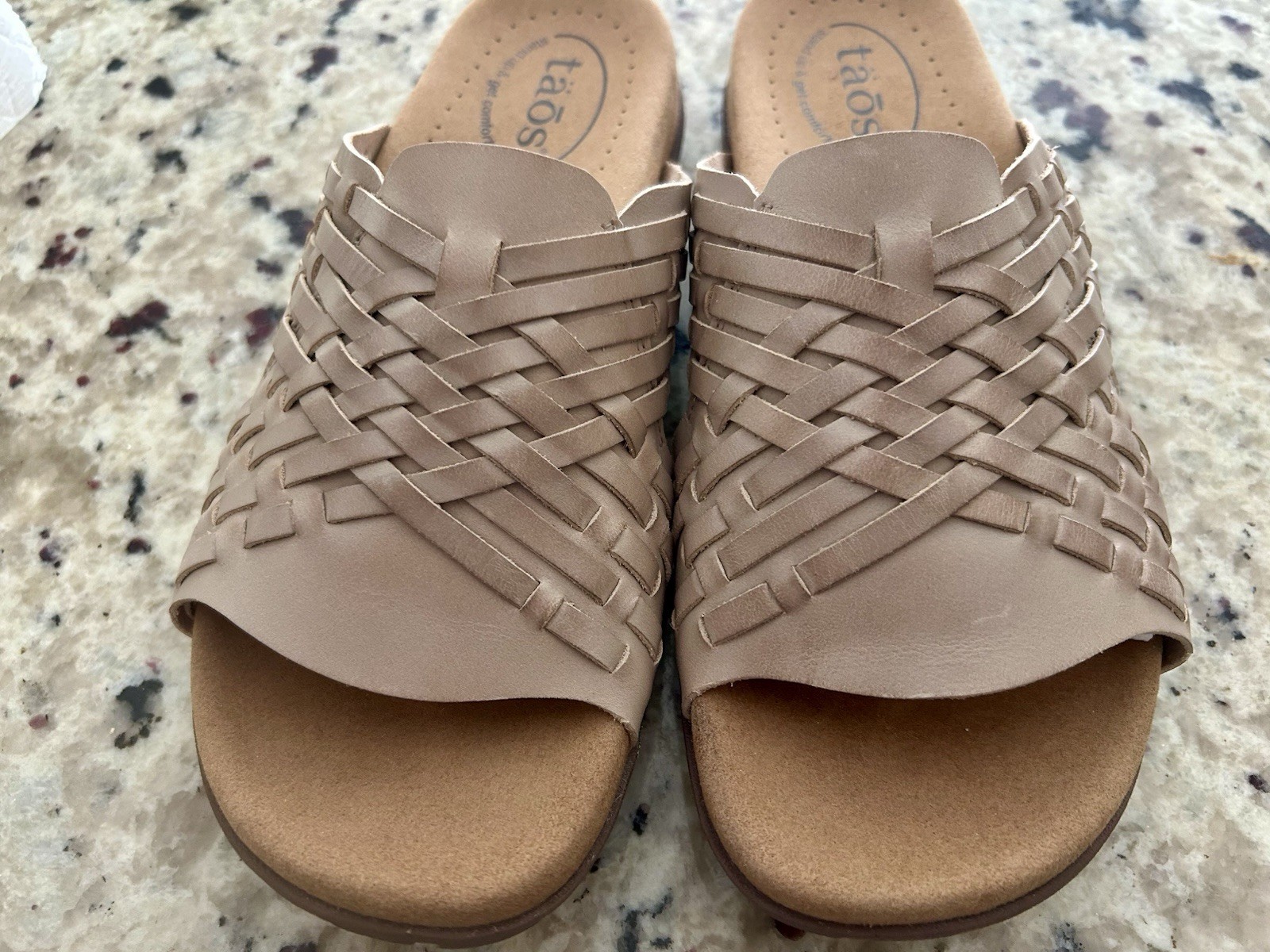 New Taos Guru Sandals Women Honey Beige Hand Woven Leather Slip On Size 6 Slides