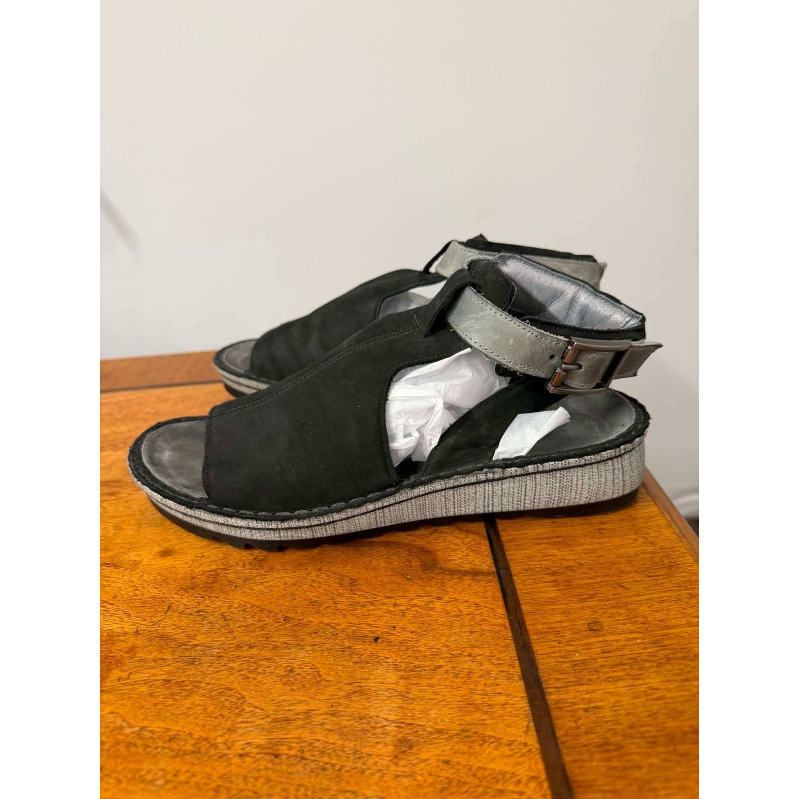 Naot Women Black Silver Leather Platform Buckle Ankle Strap Sandals Size 39