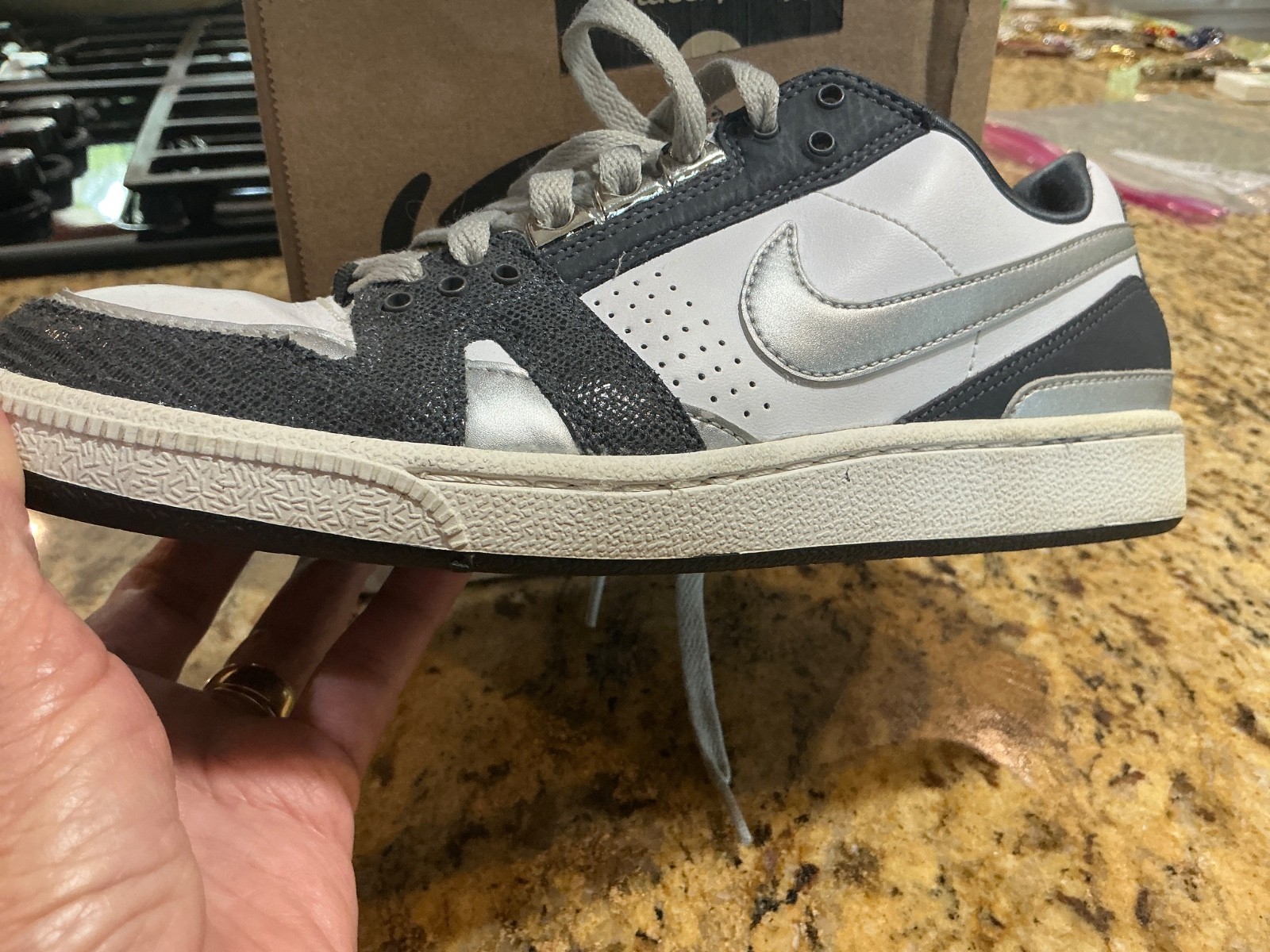 Vintage Nike Court Force Low 316587-101 Women’s Size 7 White Black Silver Sneake