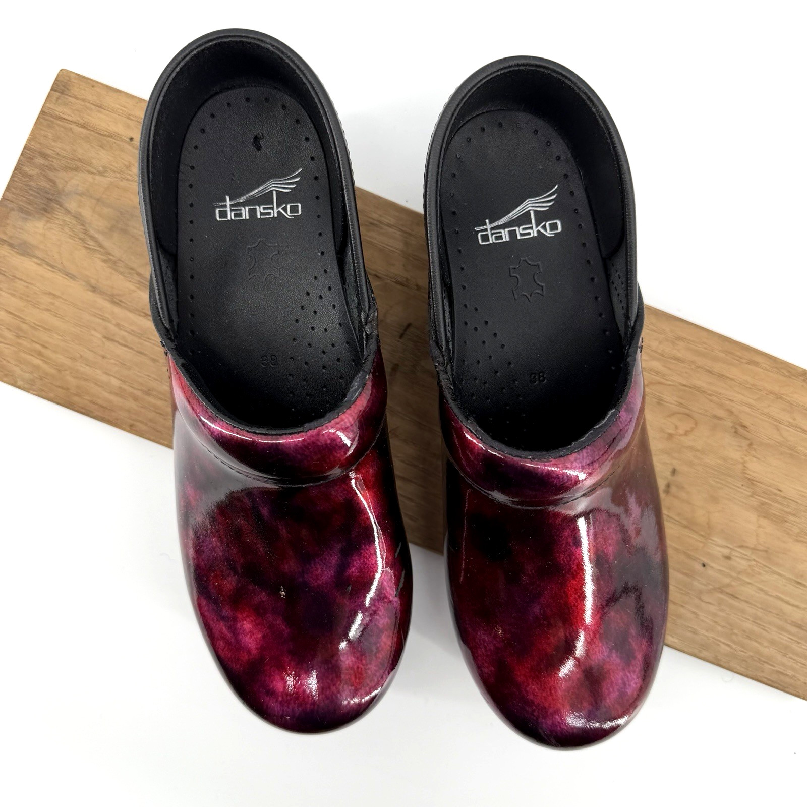 Dansko Professional Clogs Womens 38 US 7.5 Burgundy Patent Leather Shoes