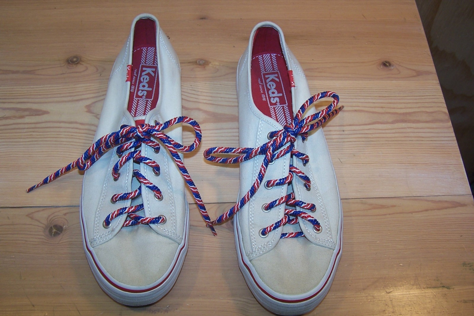 Keds WF48671 Women’s White Red Canvas Lace Up Sneaker Low Top Athletic SZ 9
