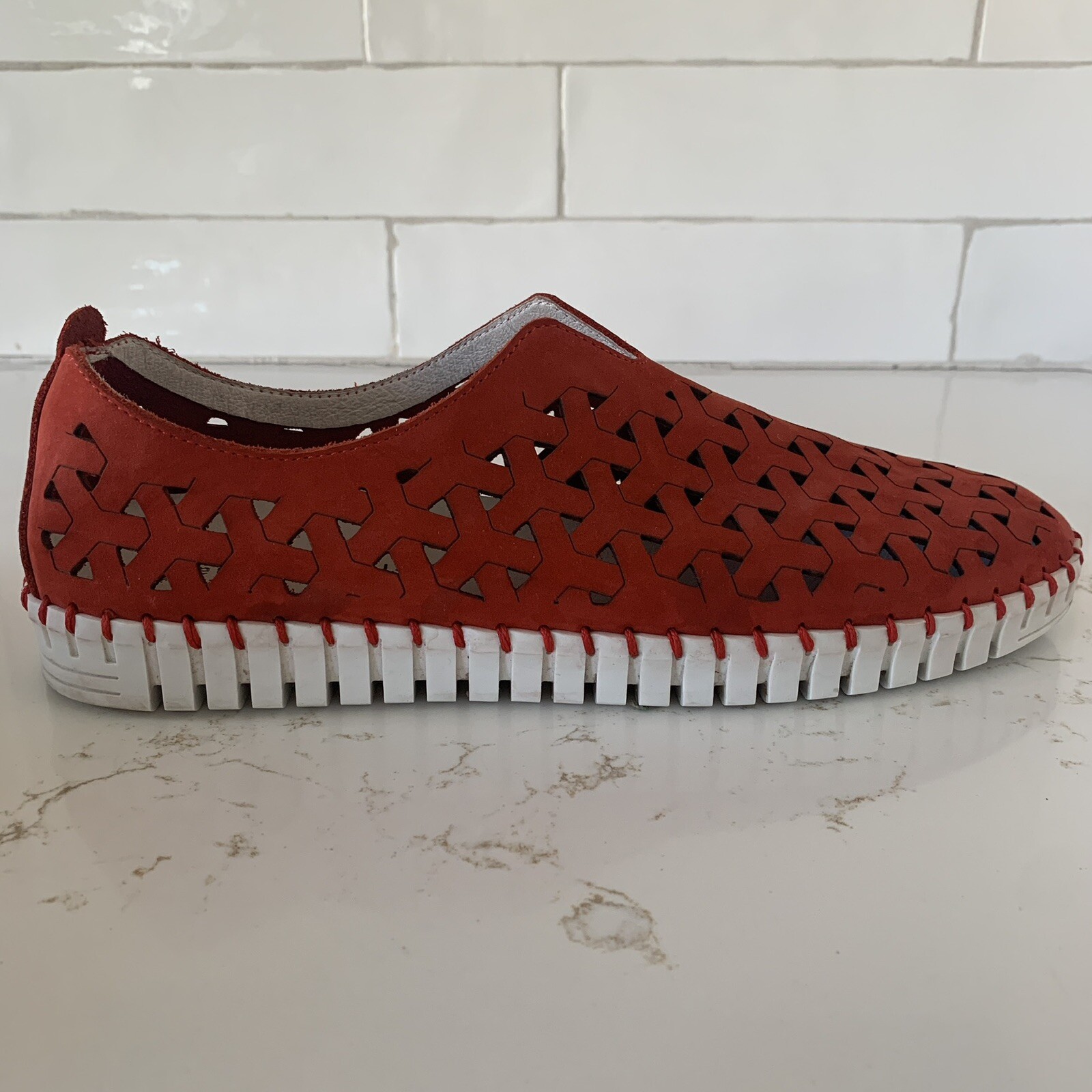 Eric Michael Red Inez Nubuk Leather Shoes Womens 9.5 EU 41 Cutout Slip On Flats