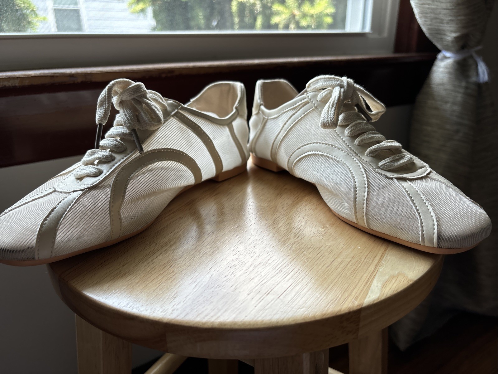 See True Mesh Shoes The Mont Size 7 Material : Synthetic leather, Mesh