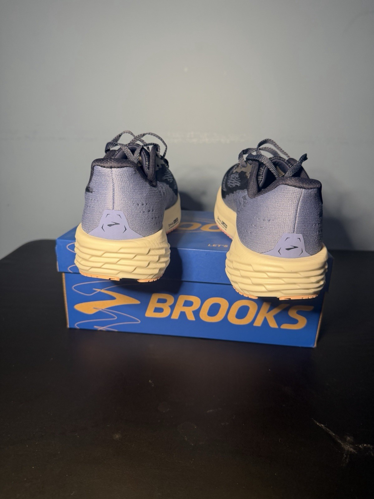 Brooks Launch 11 Peacoat/Blue/Peach Woman’s 9.5. Model 120439 1B 483