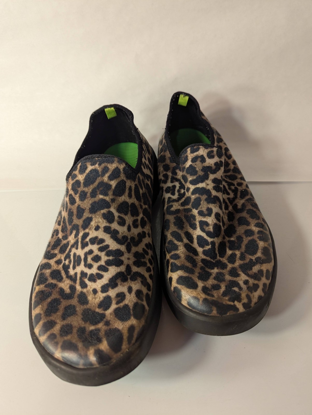 Oofos OOmg Eezee Leopard Print Womens Size 11 Black White Casual Slip On Shoes