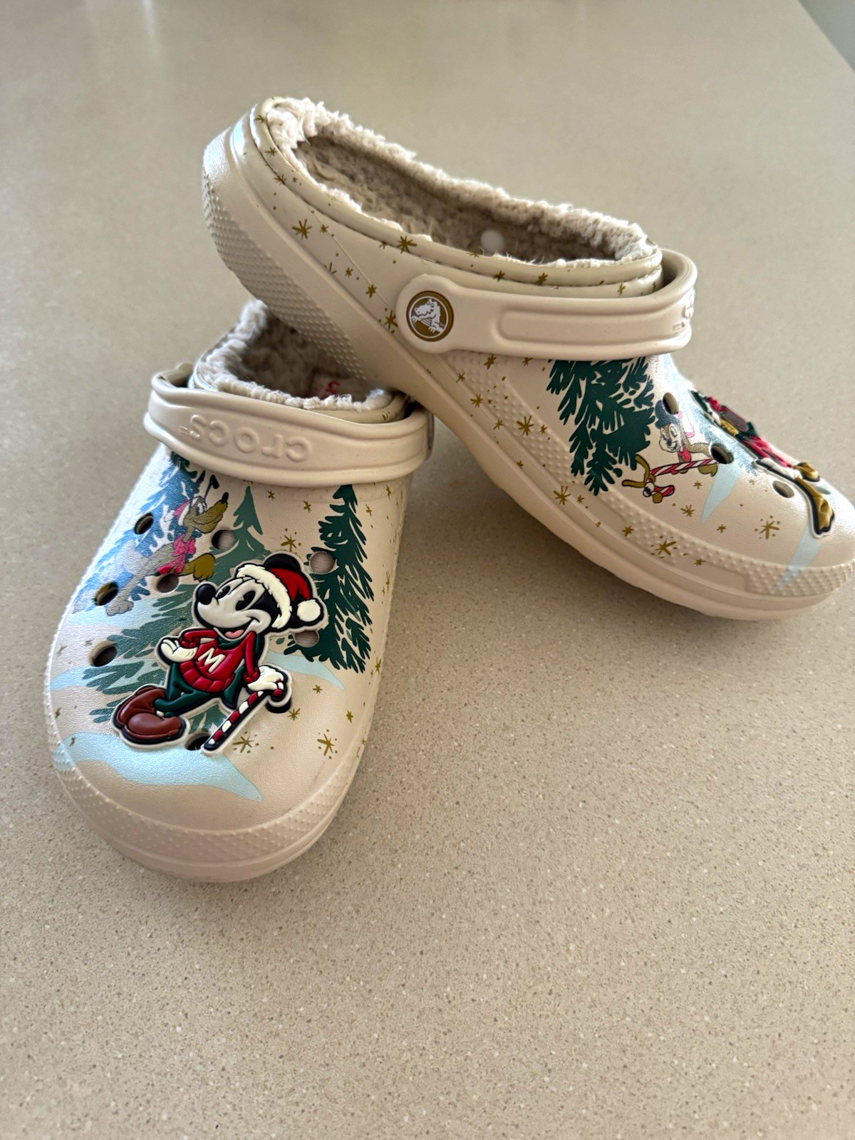 Crocs Disney Christmas Fuzzy Lined Clogs Women’s 11 / Men’s 9