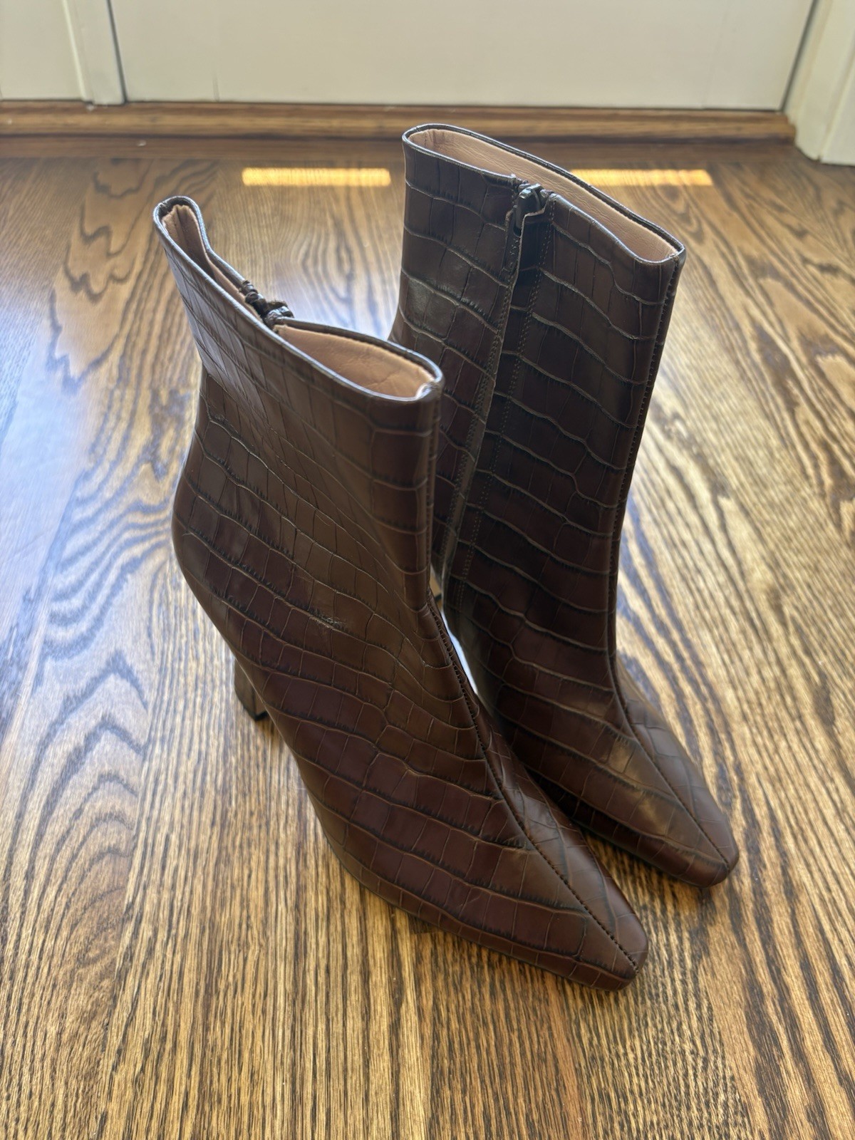 Women Brown Croc Embossed Ankle Boot Pointed Toe Zip Closure Size 38 Brand New
