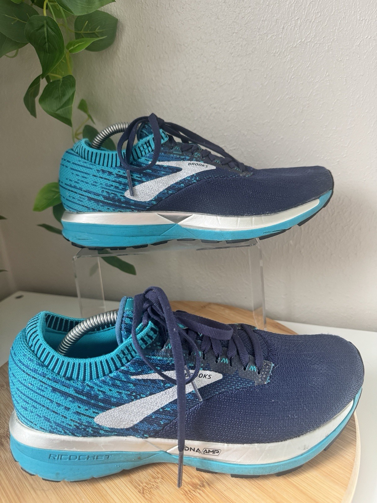 Brooks Ricochet Blue Running Shoes. Women’s 8 B