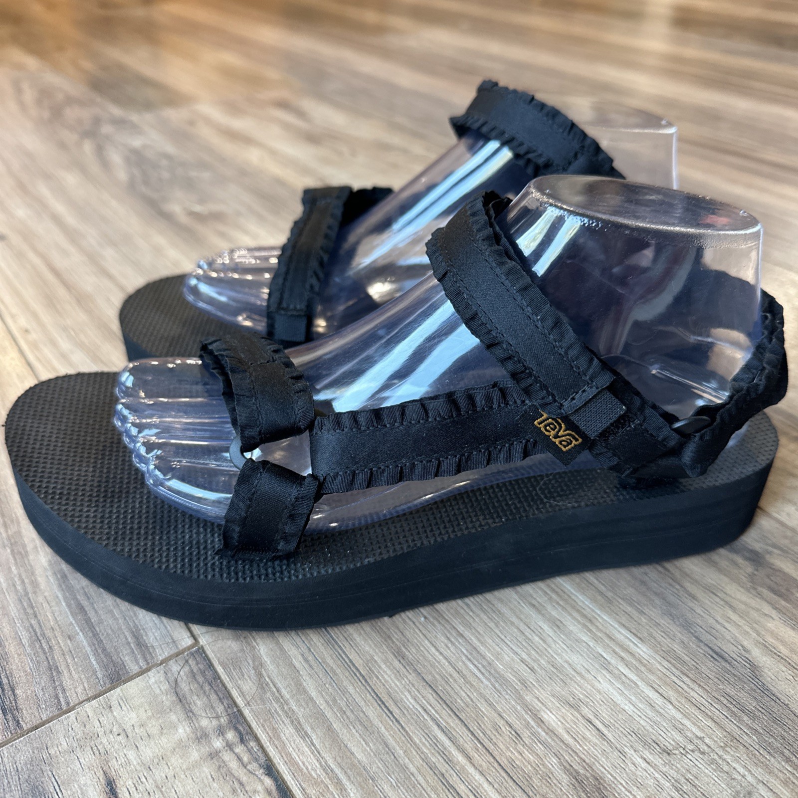 Teva Midform Universal Adorn Ruffle black sandals Women’s Size 9 EUC rare HTF