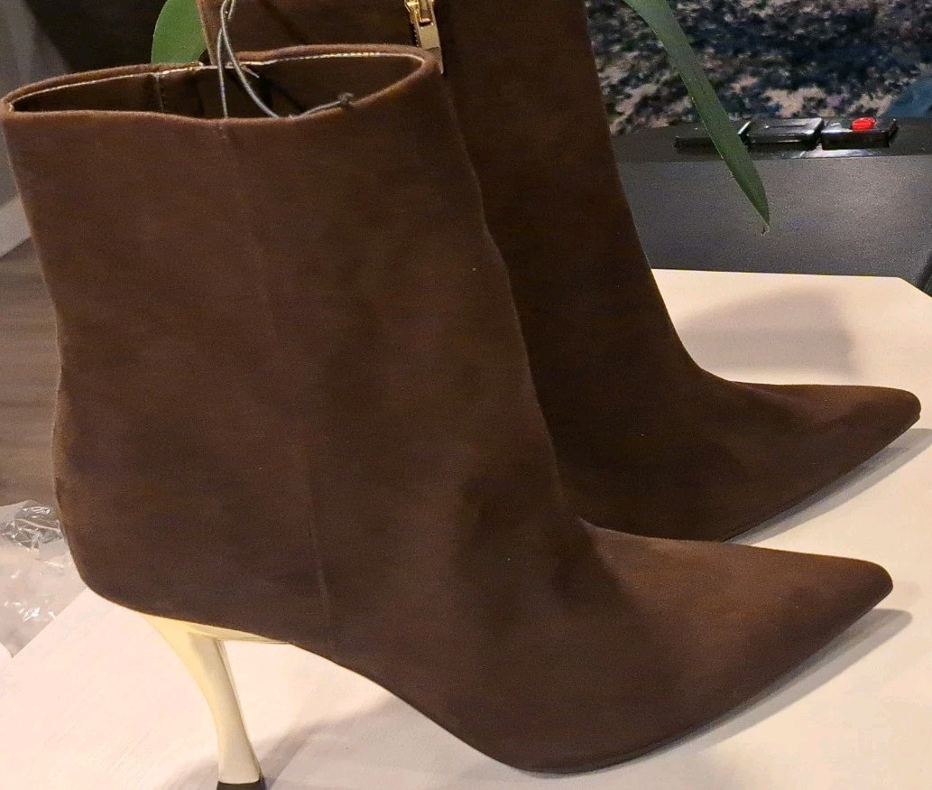 Nine West Brown Suede Gold Heel Pointed Toe Ankle Bootie Size 11