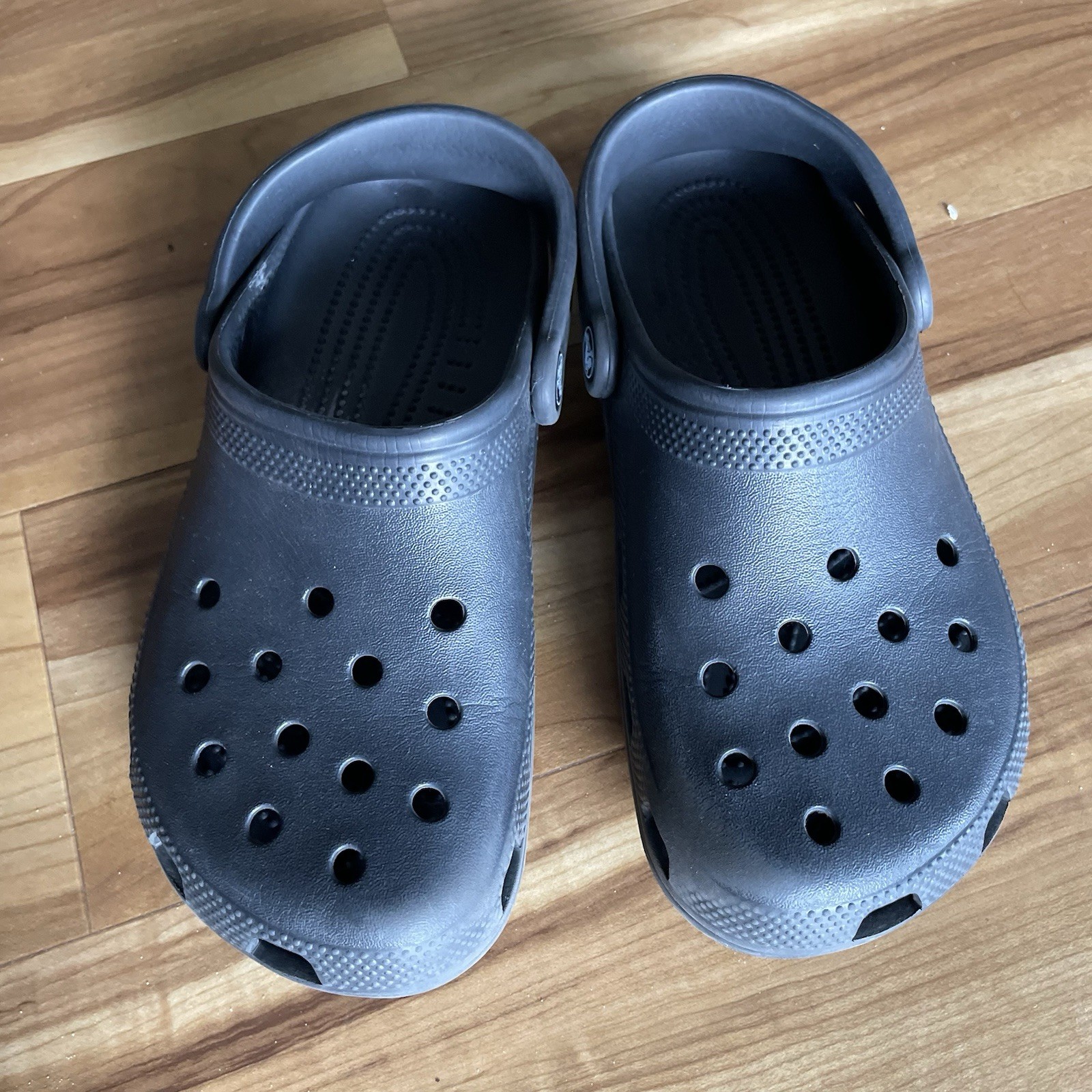 Crocks Navy — Men’s 5, Women’s 7