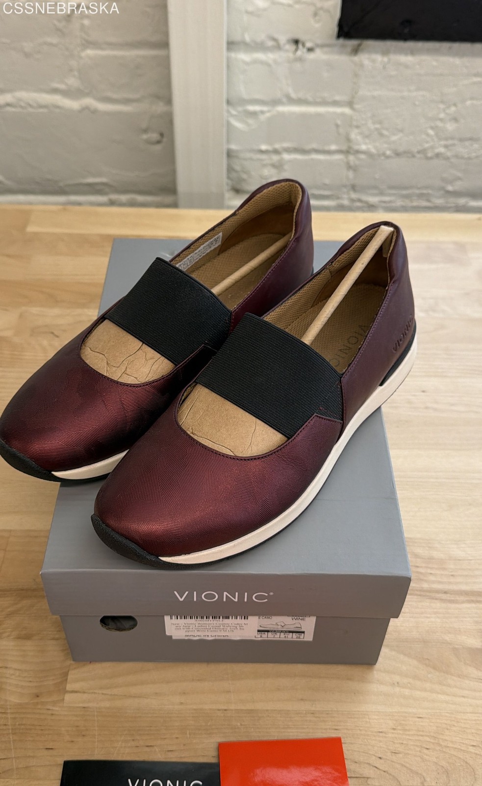 Vionic Cosmic Cadee Wine Camo Mary Jane Walking Shoes Size 9