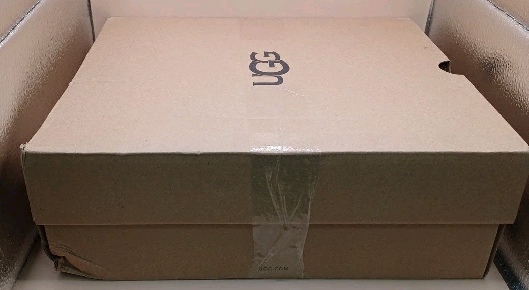 UGG Womens Lowmel Shoes In Sand Size 11 US