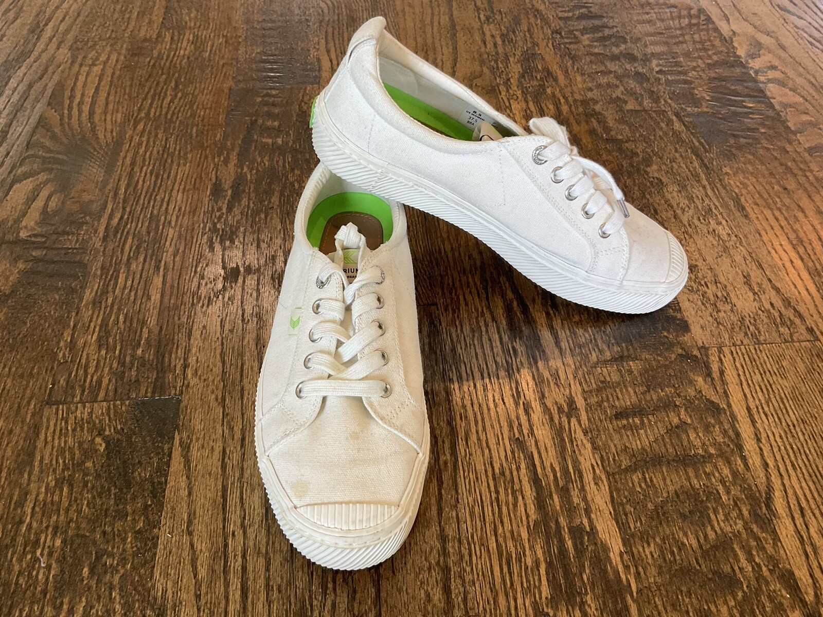 Cariuma Oca Low White Canvas Sneakers Shoes Comfort Lace Up Women 8.5 Men 7