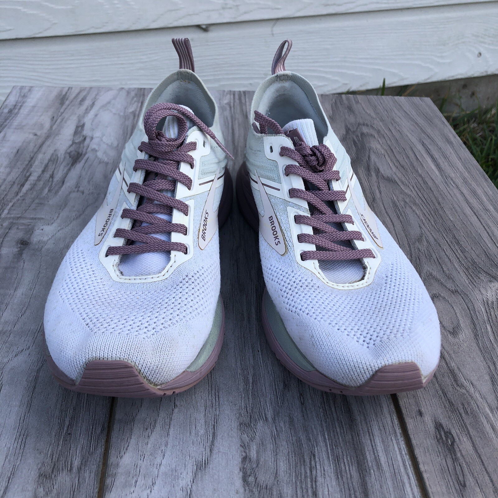 Brooks Ricochet 3 Running Shoes White Pink Womens Size 8.5 B Sneakers 120348B159