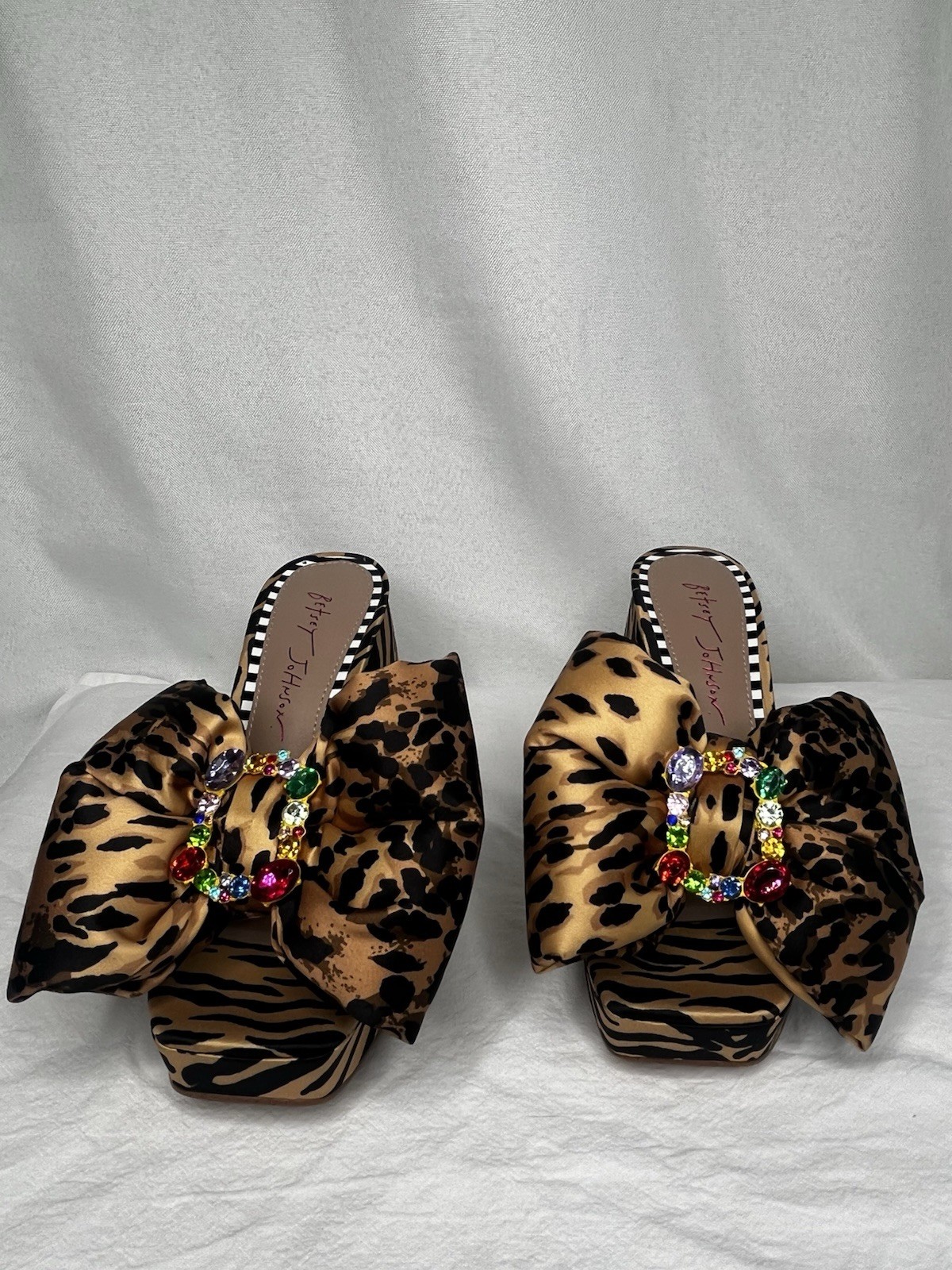 Betsey Johnson Women’s Size 6 Leopard Platform Mule Heels Jeweled Bow Block Heel