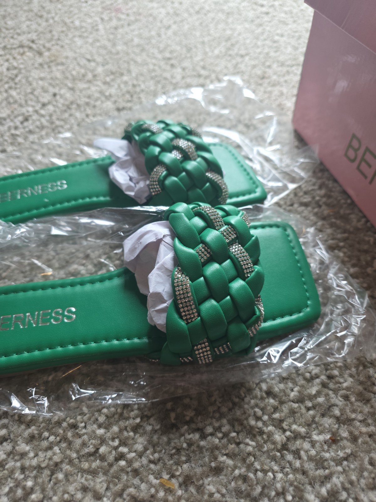 Berness Ella Women’s Green Braided Rhinestone Slide Sandals – Size 5- New in Box